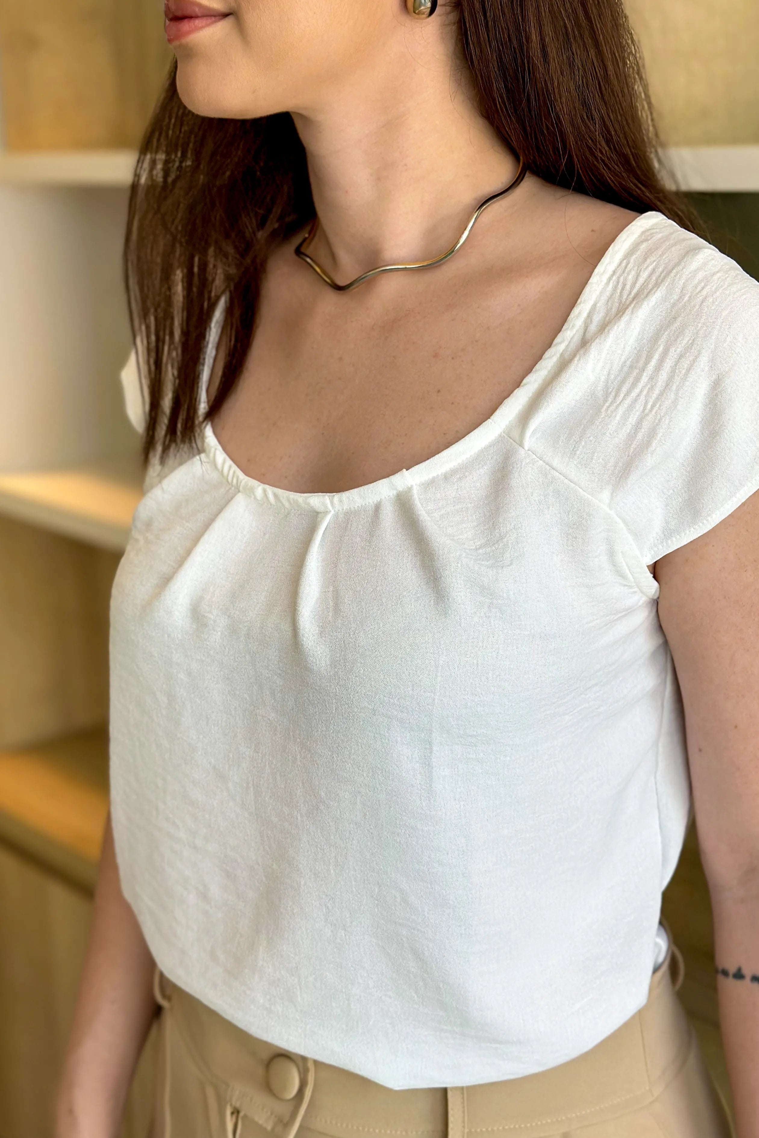 Blusa Manga Curta Plissado Ombro Vera Branca