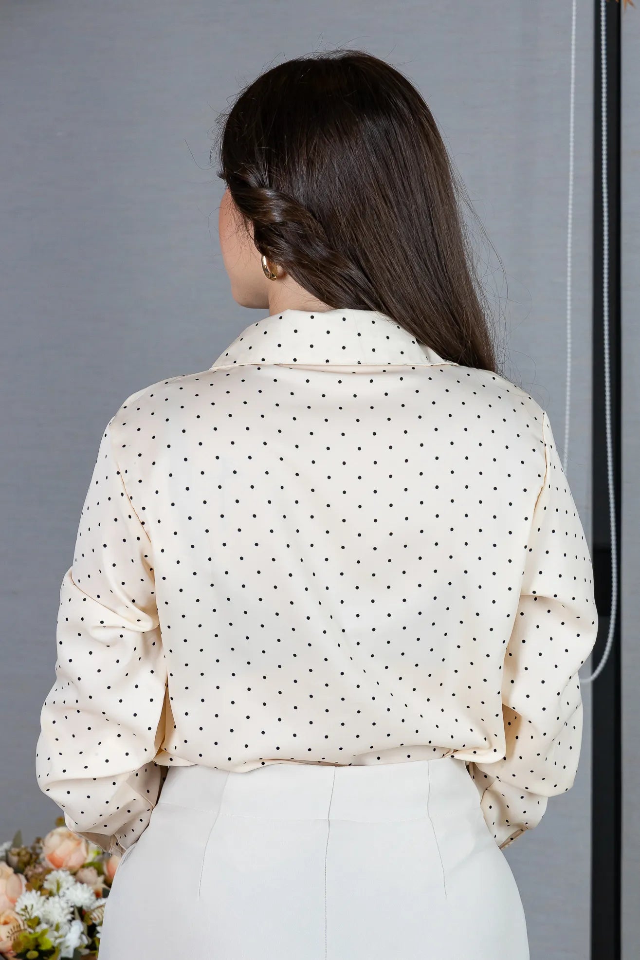 Camisa Manga Longa Crepe Classic Fecho em Botões com Padrão em Poá Annabel Creme
