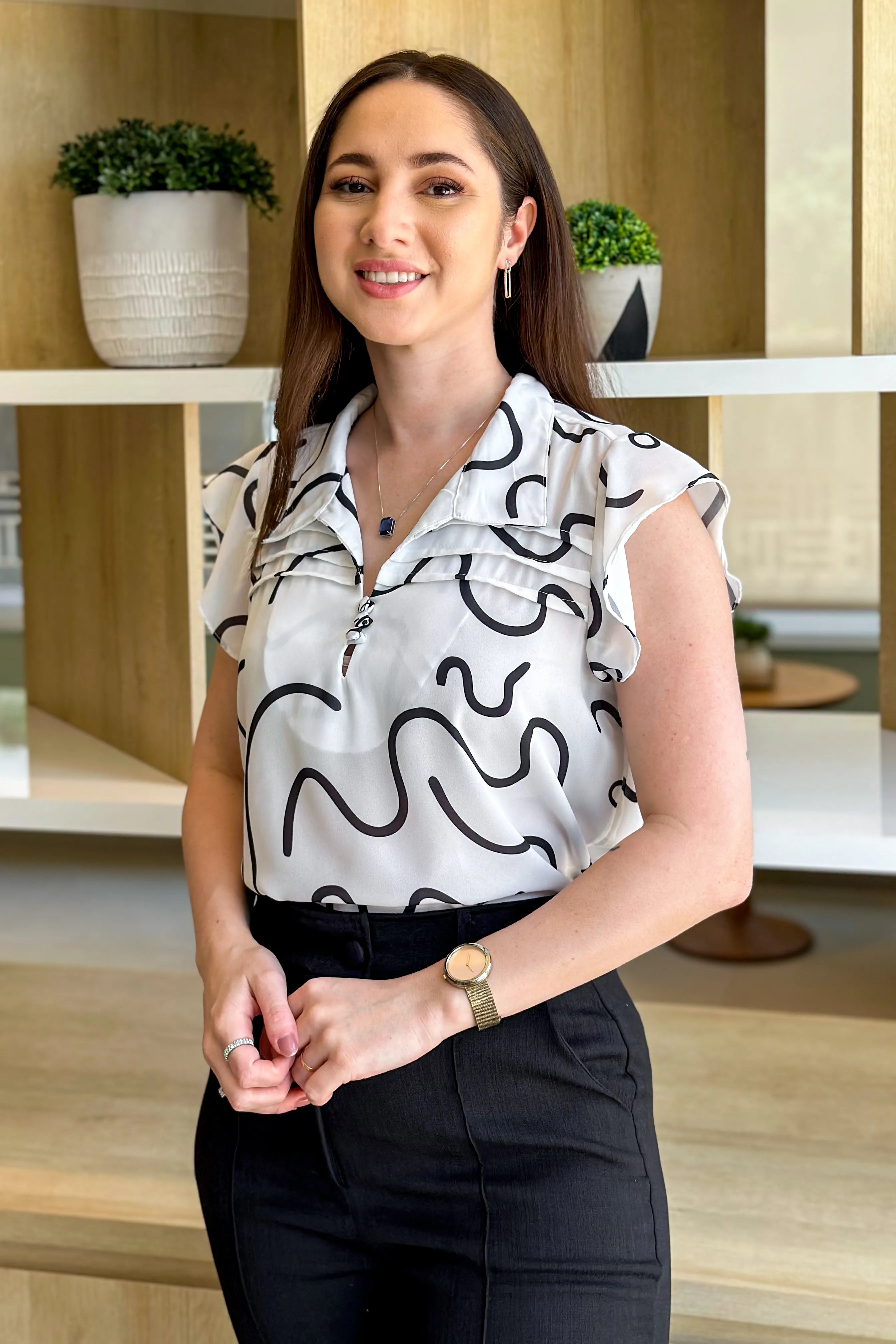 Blusa Versátil Manga Curta Detalhe Gola Adele Estampada Off White - imporium