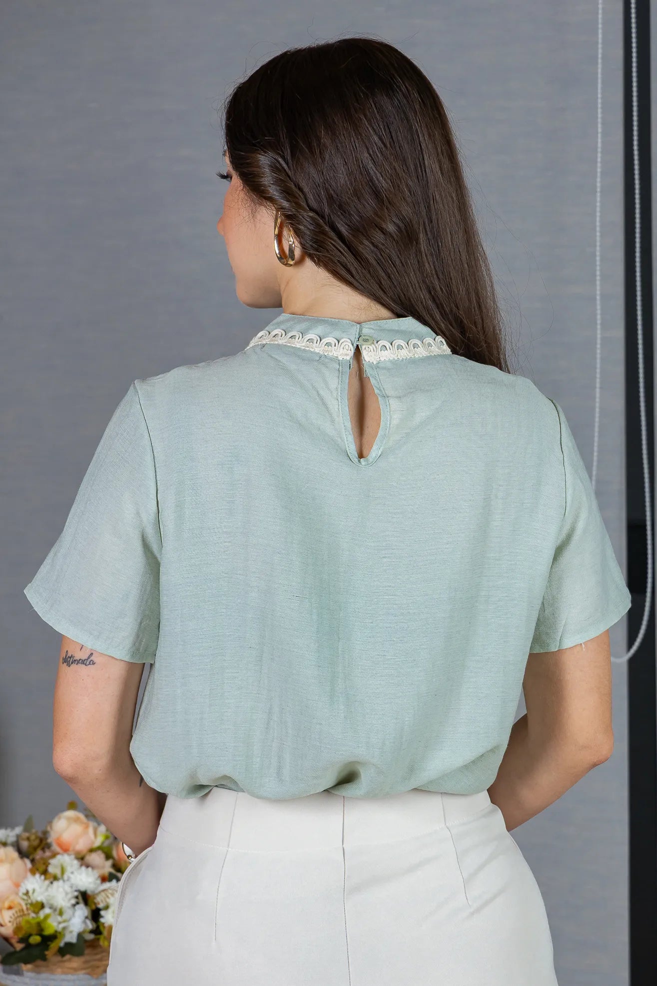 Blusa Manga Curta Visco Eco Blend com Gola Bordada Dandara Verde