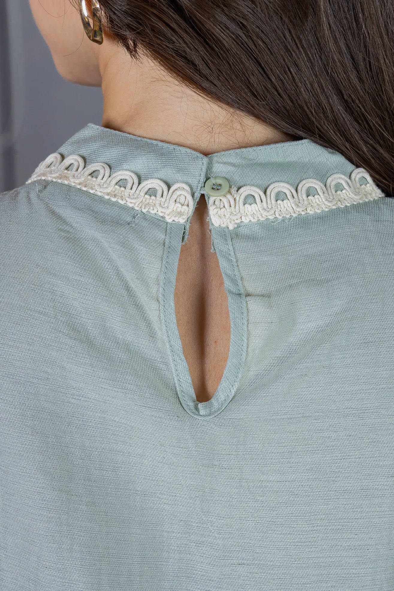 Blusa Manga Curta Visco Eco Blend com Gola Bordada Dandara Verde