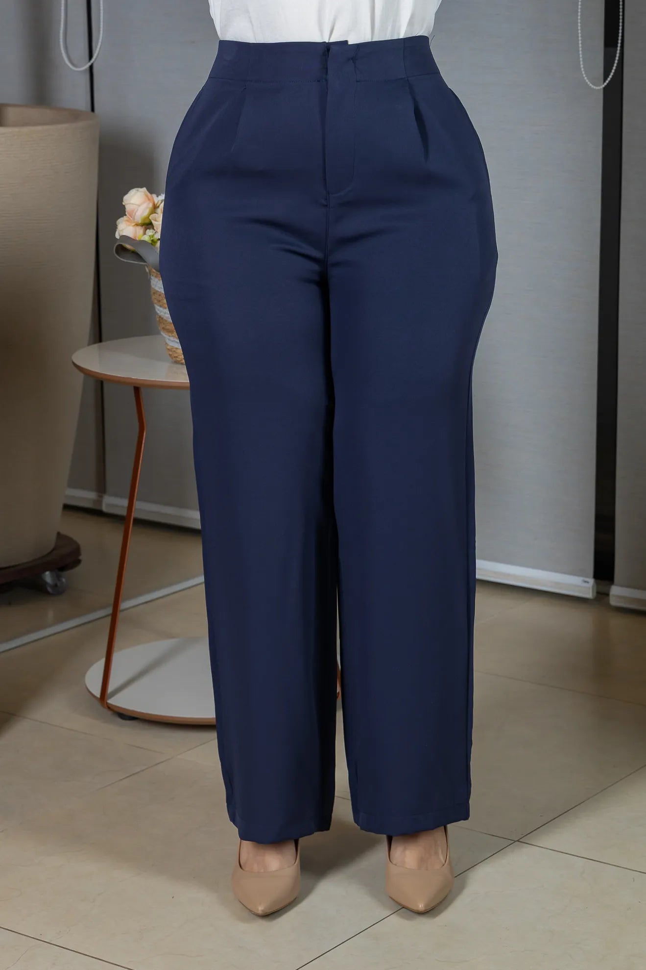 Calça Corte Reto em Alfaiataria com Detalhe em Pregas Selena Azul Marinho