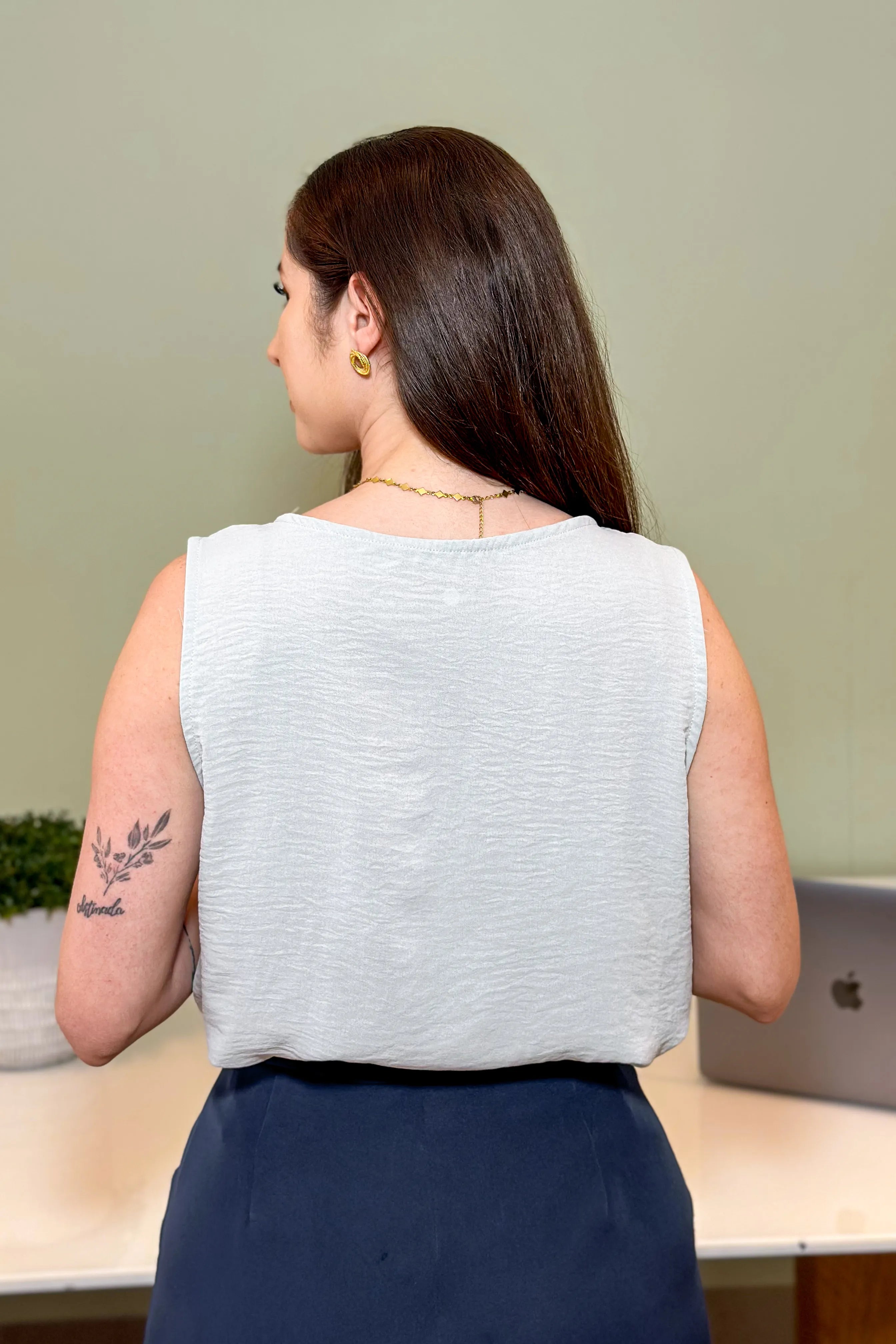 Blusa Regata Detalhe Pregas Colo Simone Cinza