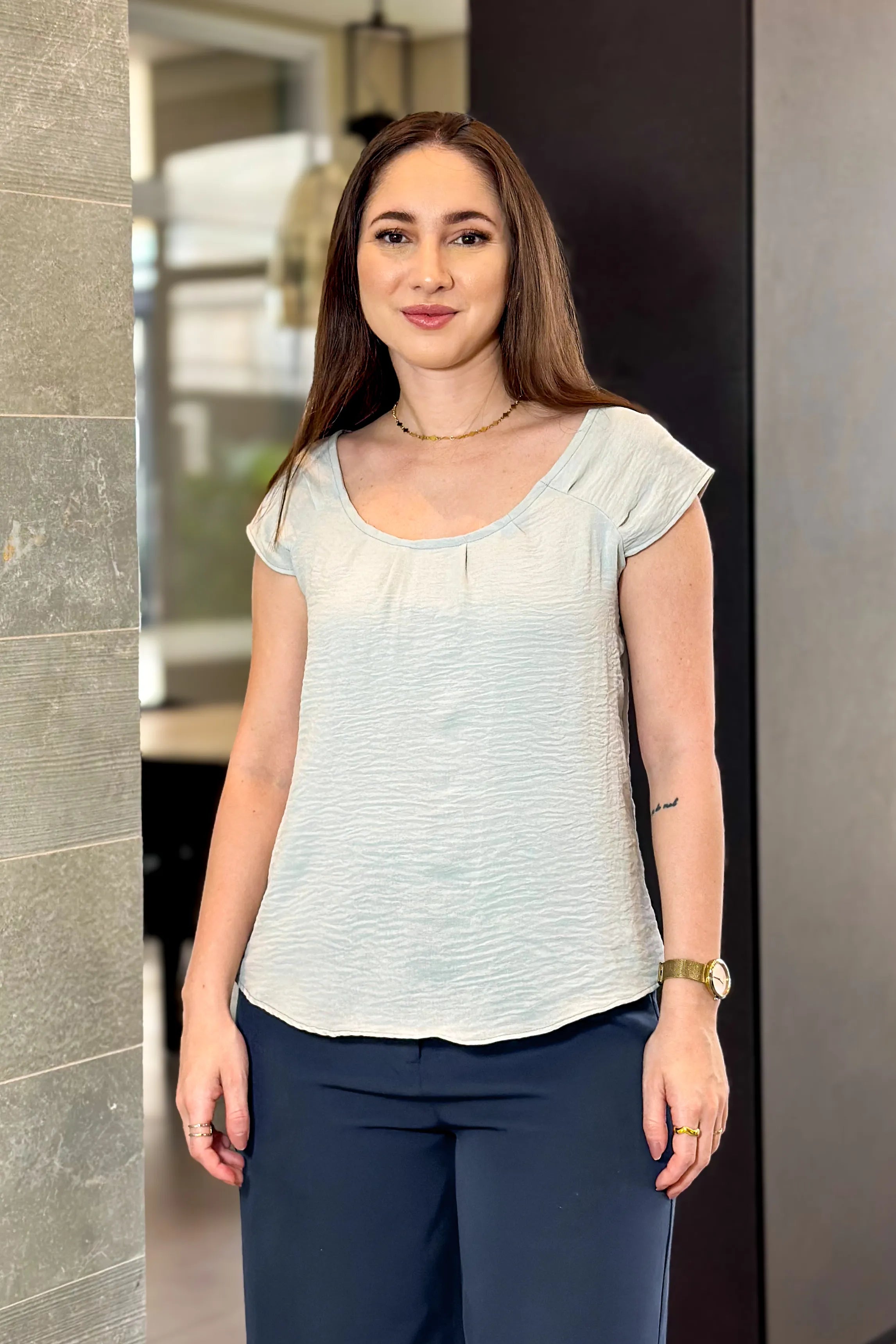 Blusa Manga Curta Plissado Ombro Vera Cinza