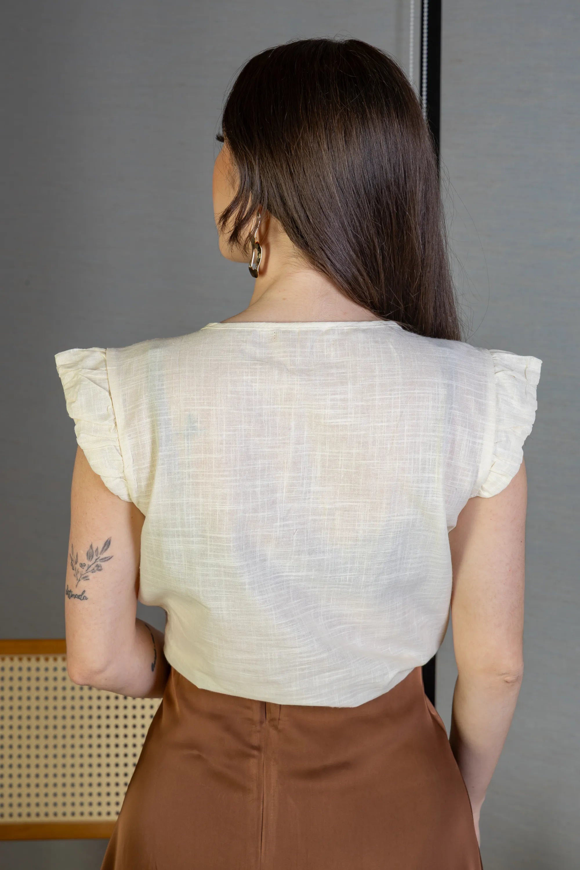 Blusa Manga Curta Em Algodão Textura Laise Michelle Bege