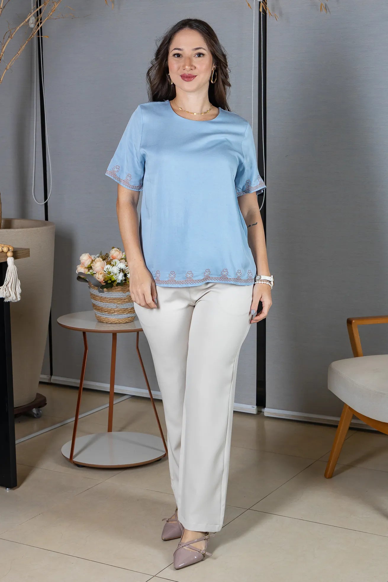 Blusa Manga Curta em Visco Mix com Detalhes Bordados Graziela Azul