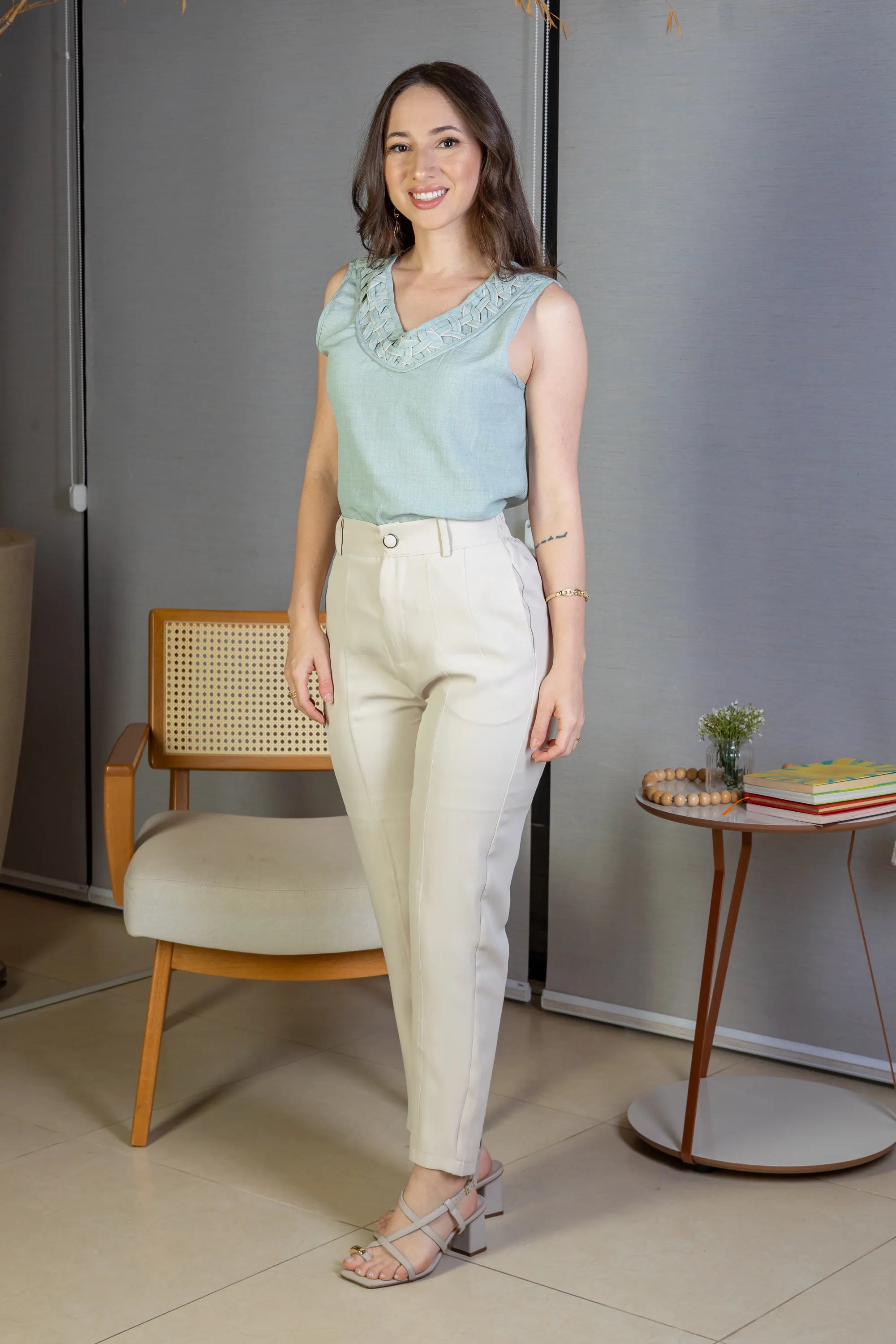 Blusa Regata Decote "V" Detalhe Trançado Em Visco Soft Liliane Verde