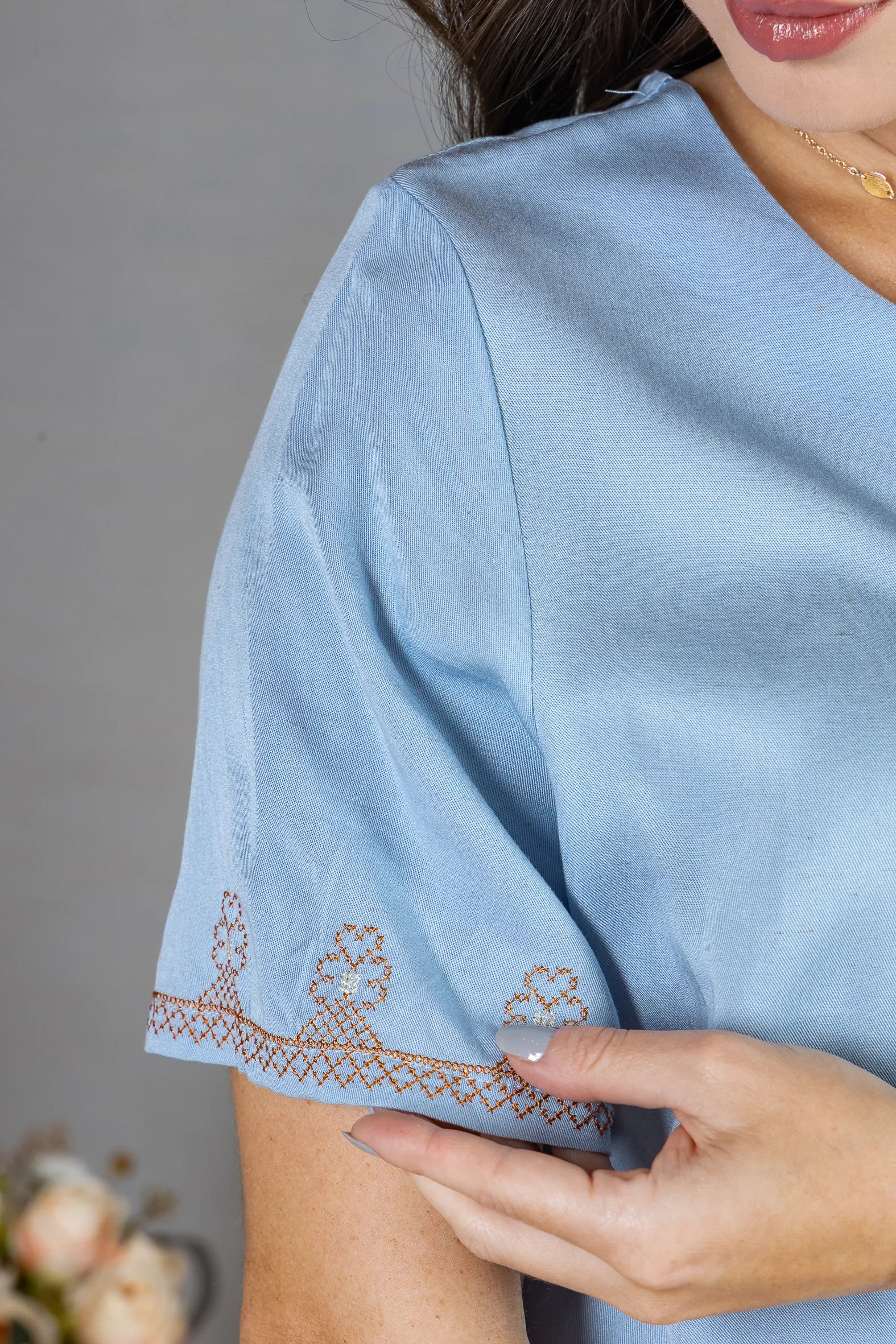 Blusa Manga Curta em Visco Mix com Detalhes Bordados Graziela Azul