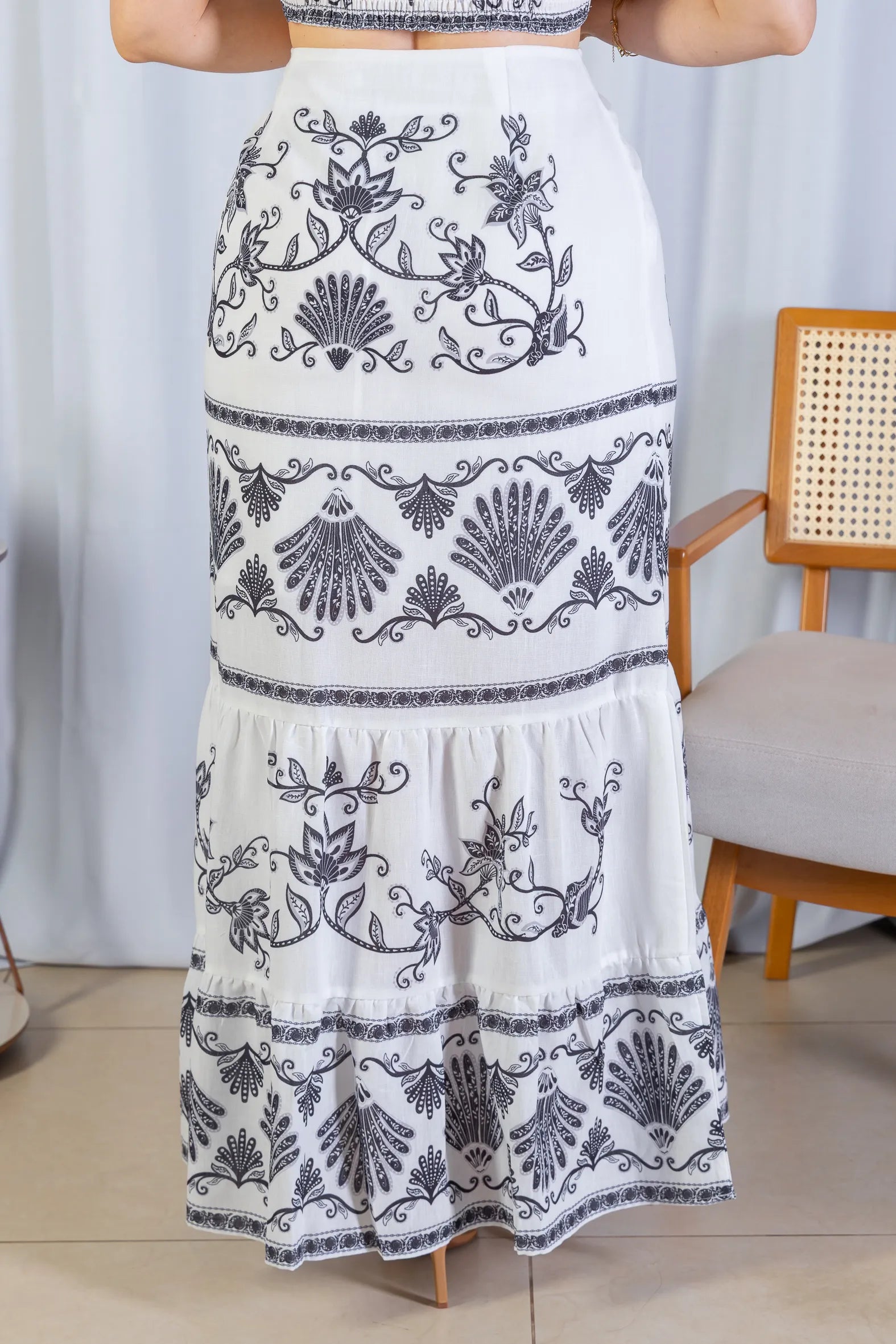 Saia Longa Camadas Crepe Soft Marina Ruy Estampada Preta
