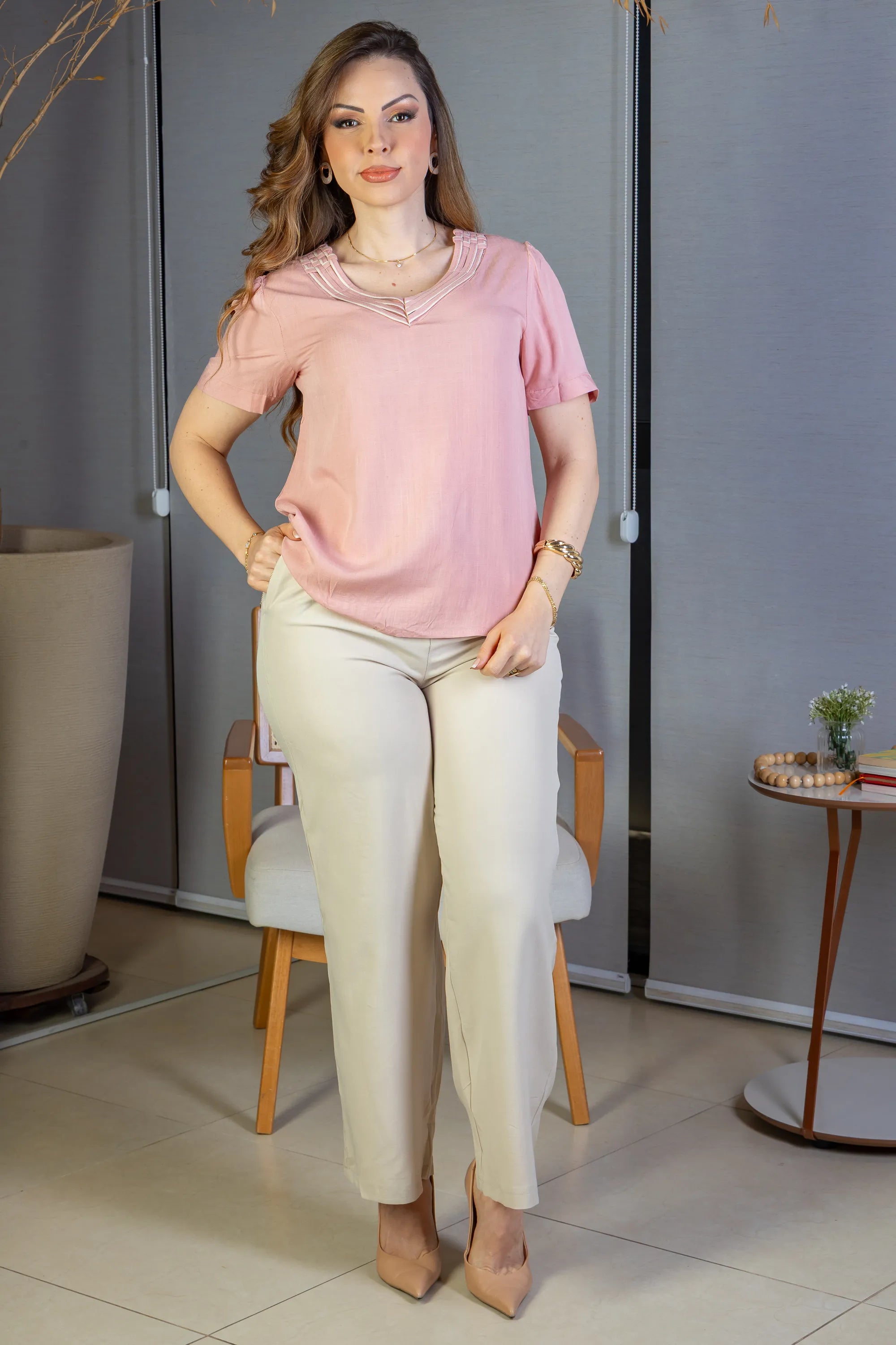 Blusa Manga Curta Detalhe Decote "V" Visco-Linho Marília Rosa