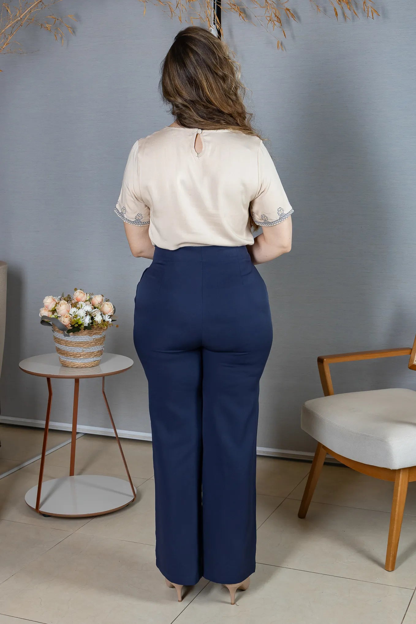 Blusa Manga Curta em Visco Mix com Detalhes Bordados Graziela Bege