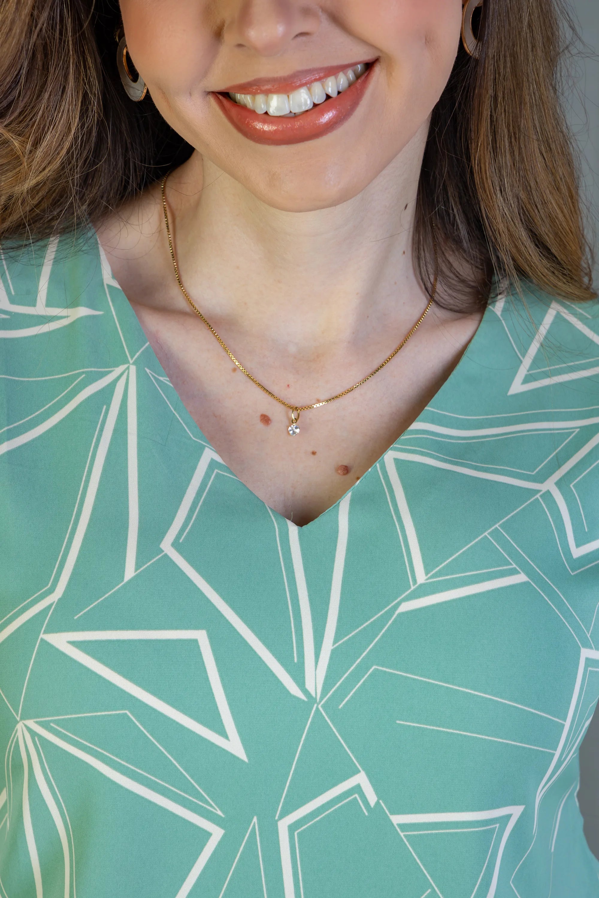 Blusa Manga Curta Decote "V" Crepe Classic Margot Estampada Verde