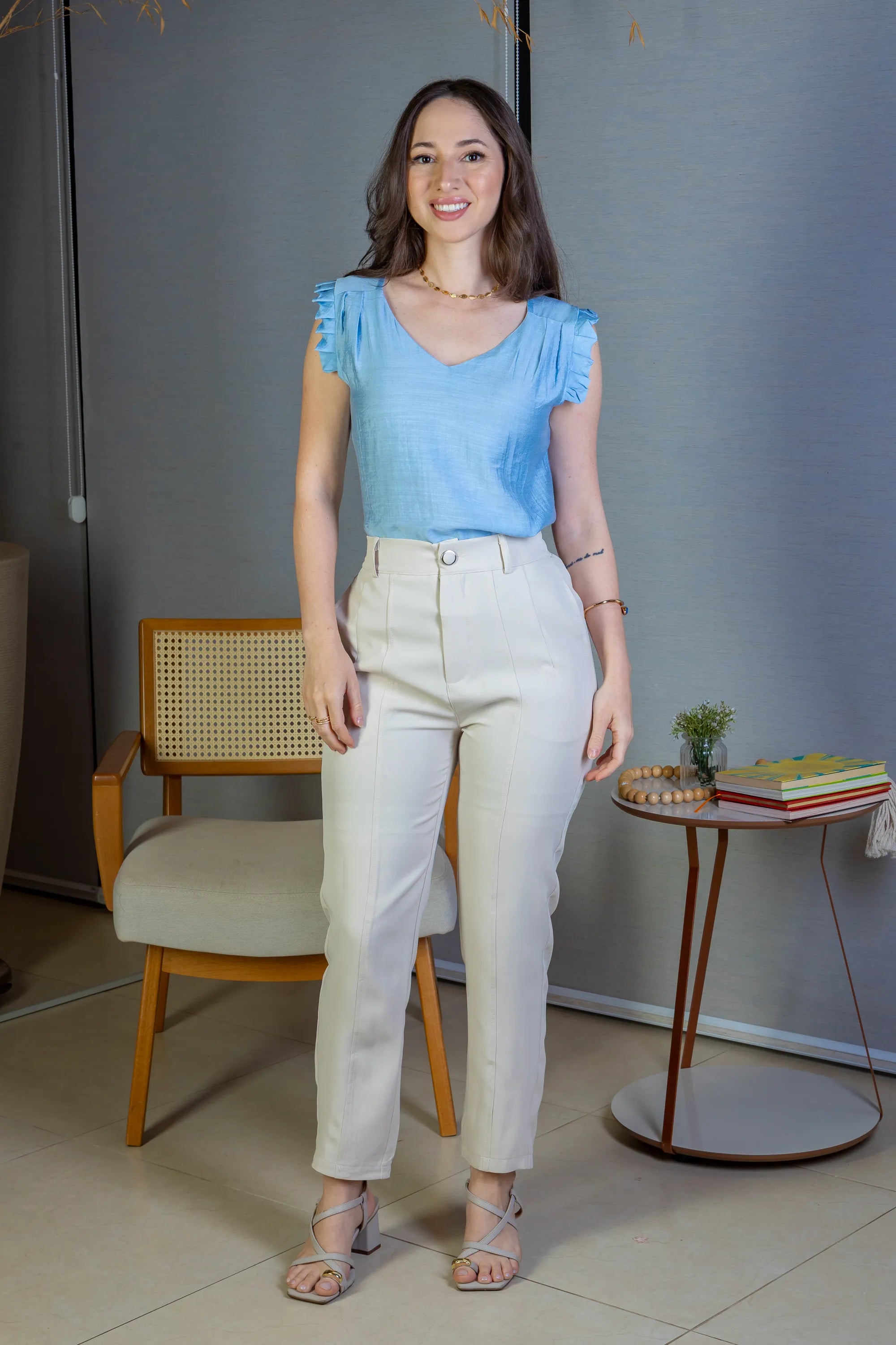 Blusa Regata Babados Decote "V" Em Viscolisse Joice Azul