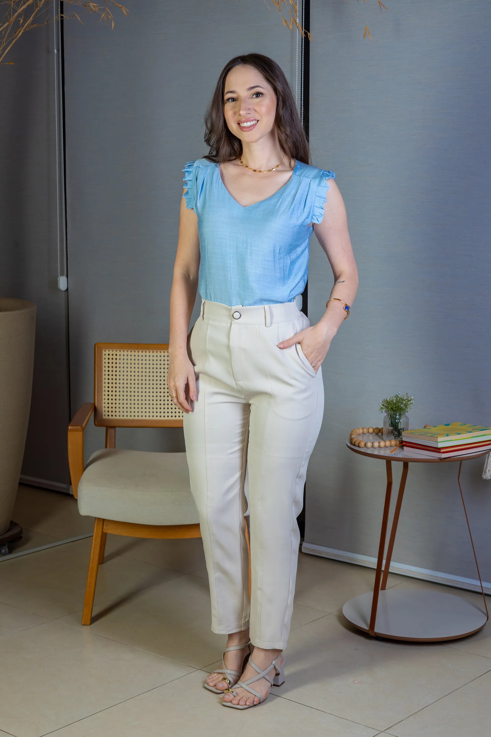 Blusa Regata Babados Decote "V" Em Viscolisse Joice Azul