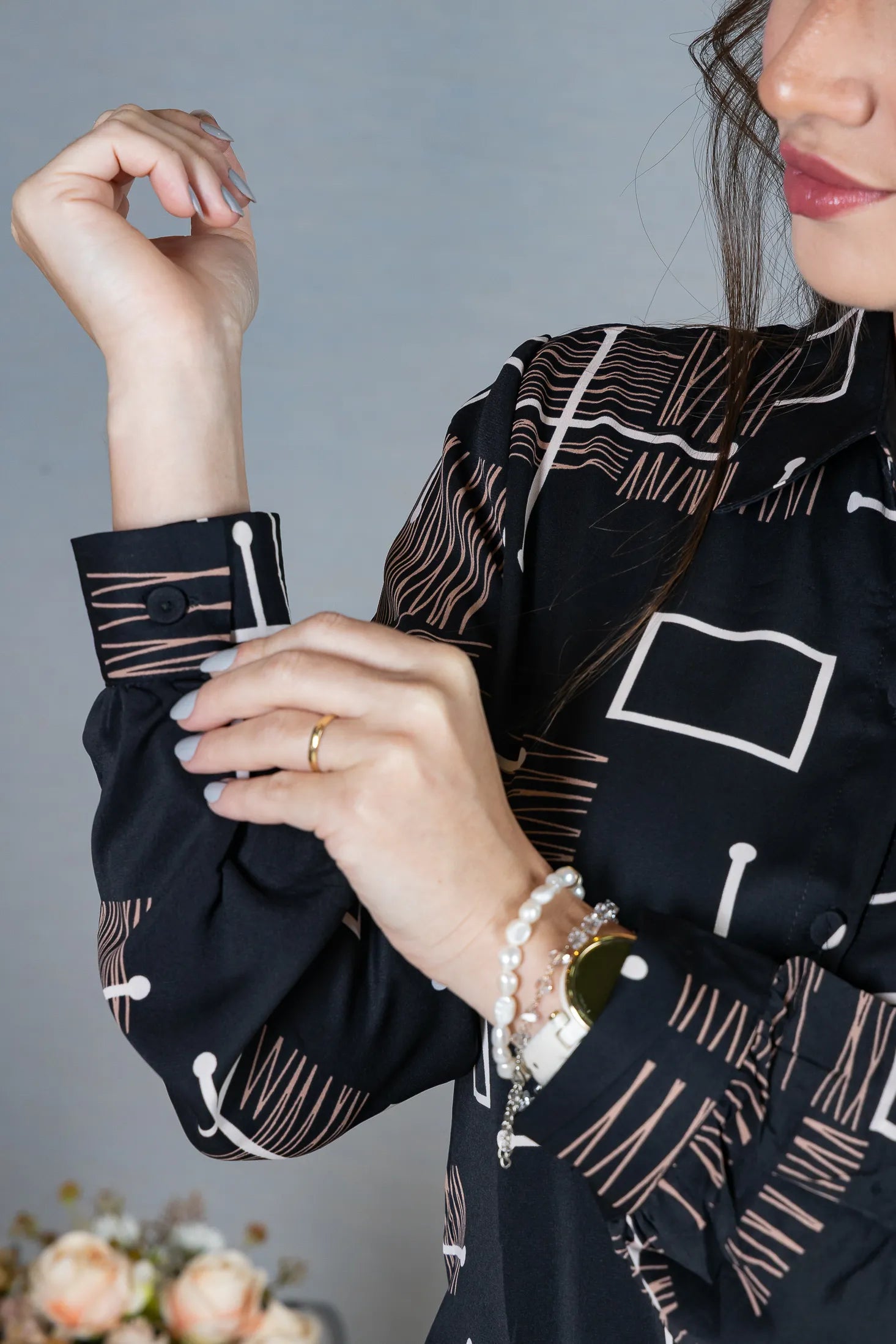 Camisa Manga Longa Crepe Classic Fecho em Botões Estampa Geométrica Sara Preta