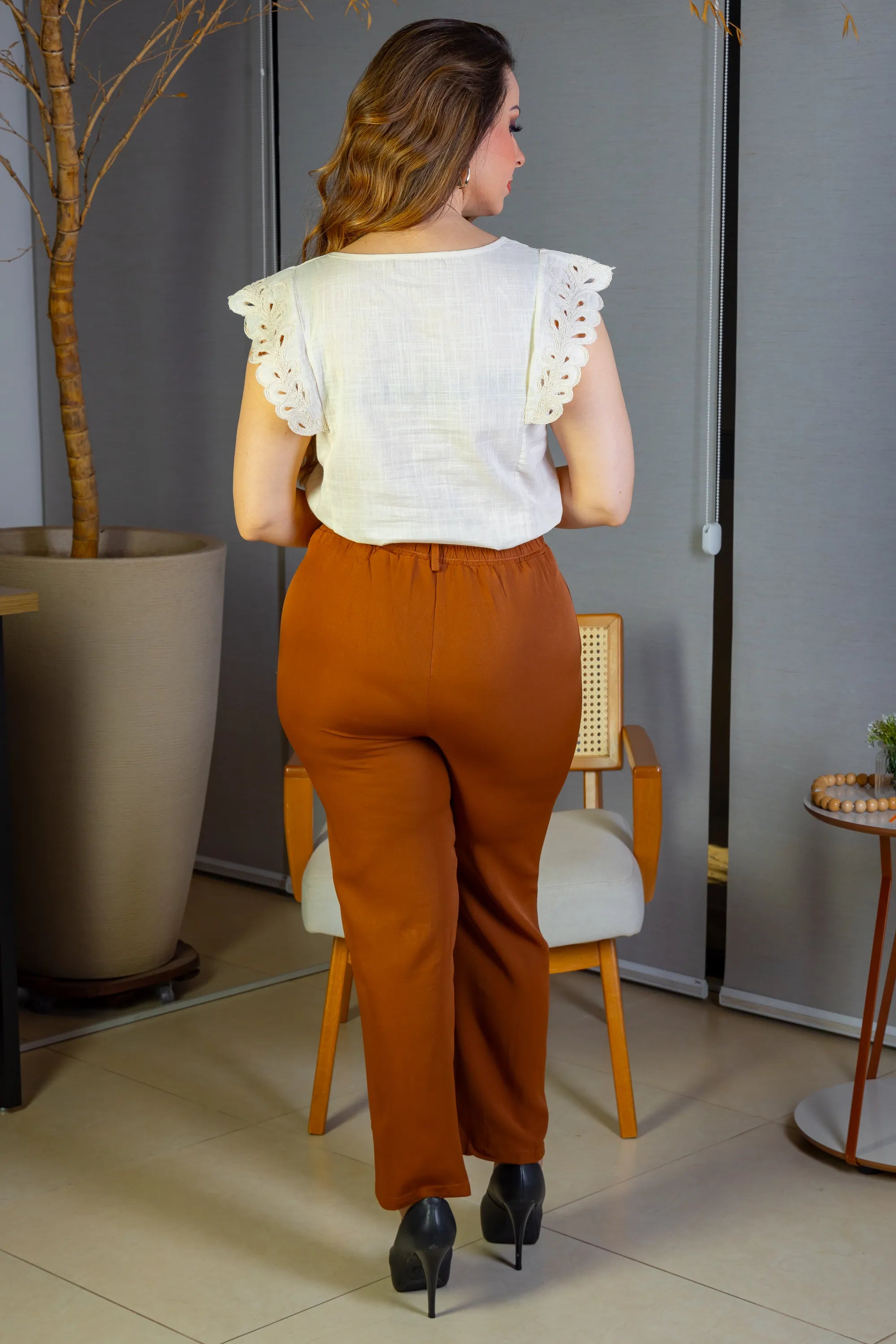 Blusa Regata Detalhe Bordado Em Visco Comfort Juliane Creme