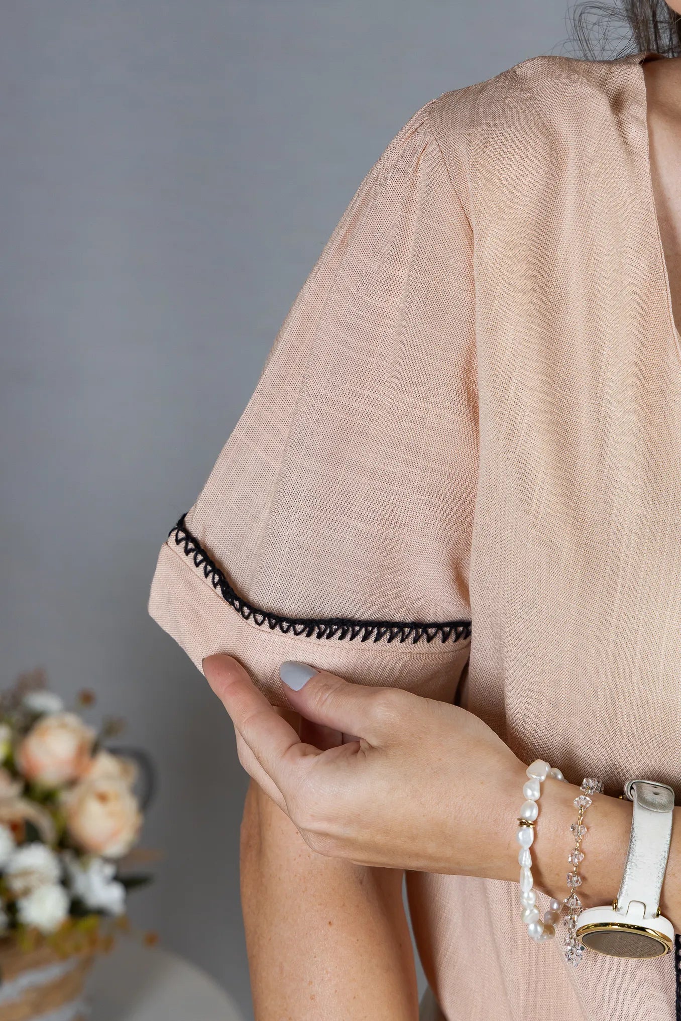 Blusa Manga Curta Visco-Linho Decote em "V" com Botões e Ponto Contrastante Maxine Rosê