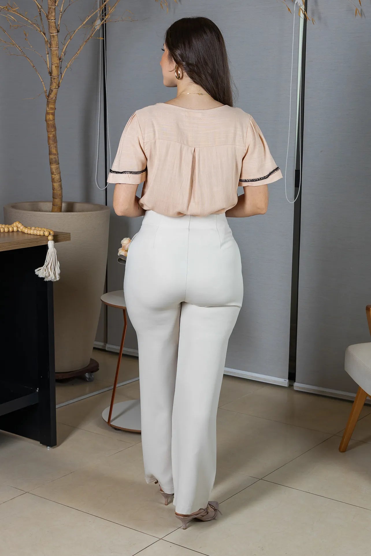 Blusa Manga Curta Visco-Linho Decote em "V" com Botões e Ponto Contrastante Maxine Rosê