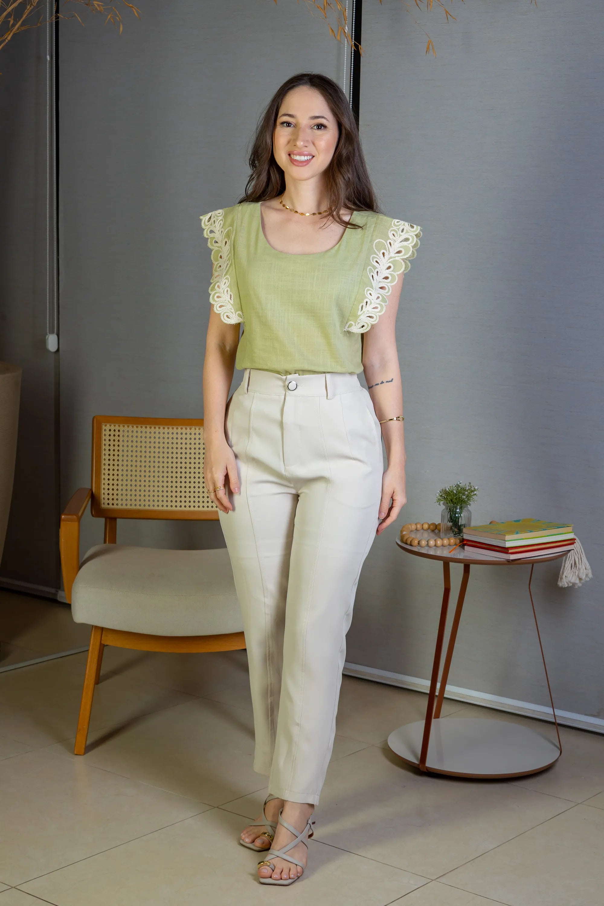 Blusa Regata Detalhe Bordado Em Visco Comfort Juliane Verde