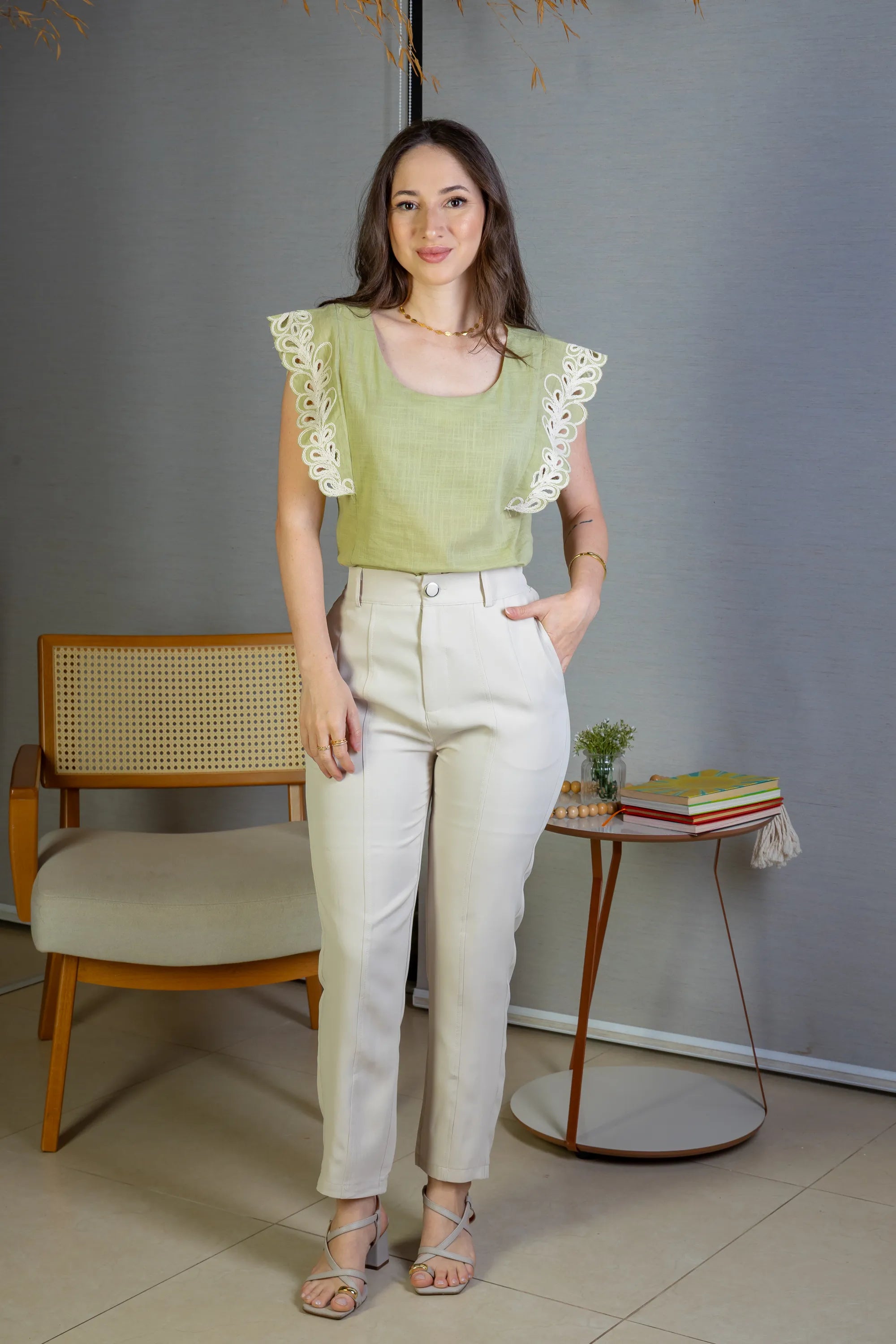 Blusa Regata Detalhe Bordado Em Visco Comfort Juliane Verde