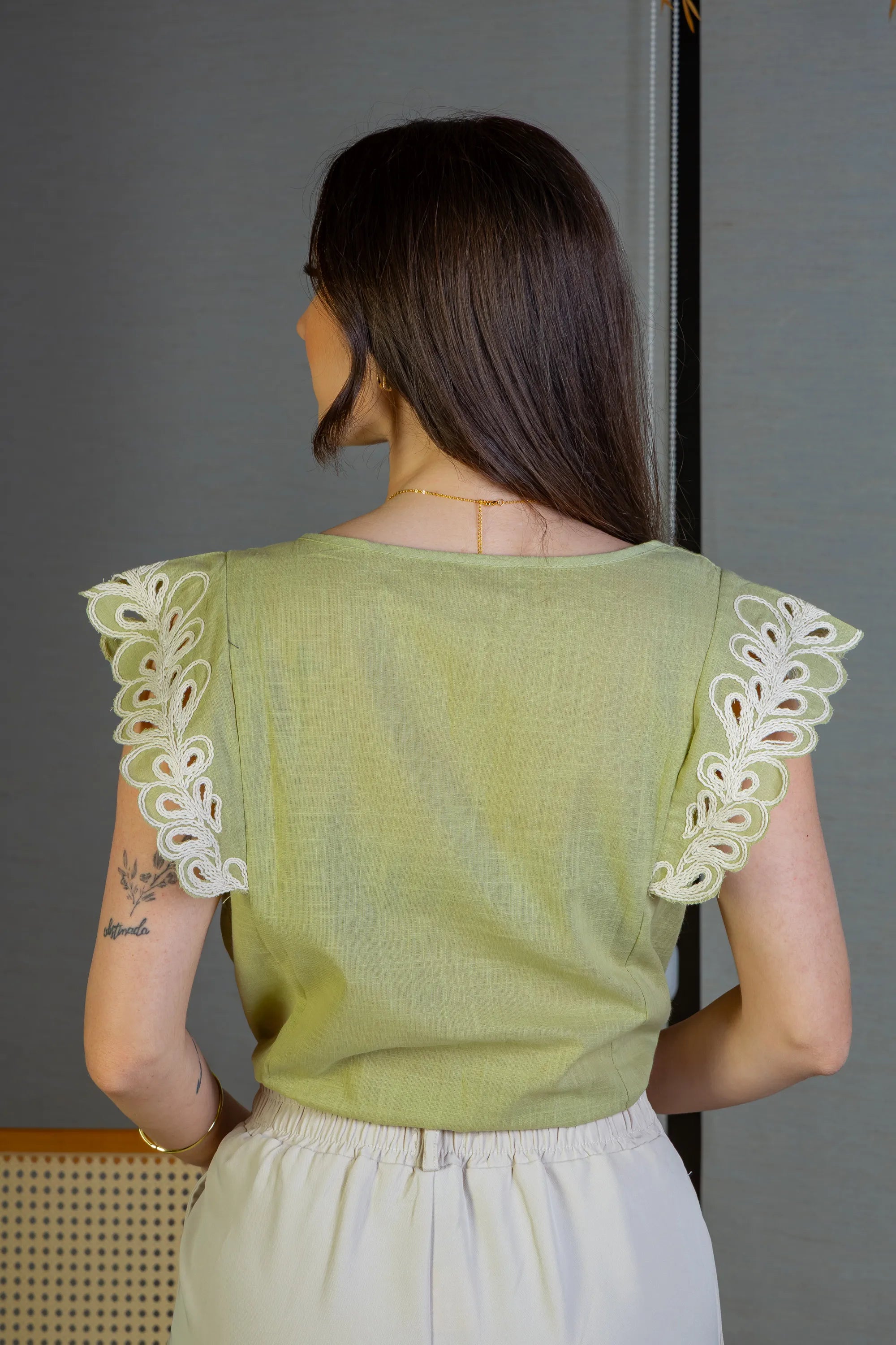 Blusa Regata Detalhe Bordado Em Visco Comfort Juliane Verde