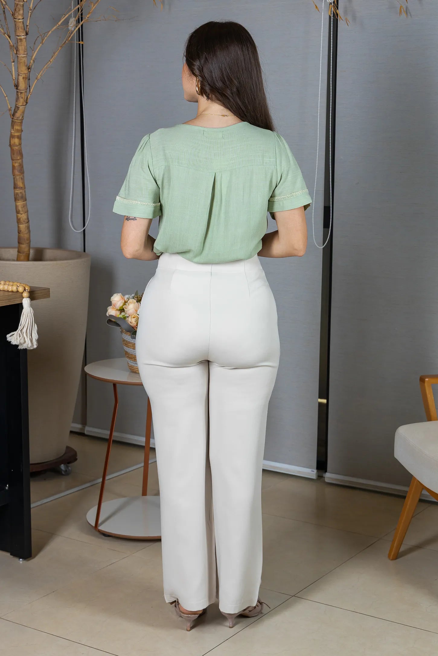 Blusa Manga Curta Visco-Linho Decote em "V" com Botões e Ponto Contrastante Maxine Verde
