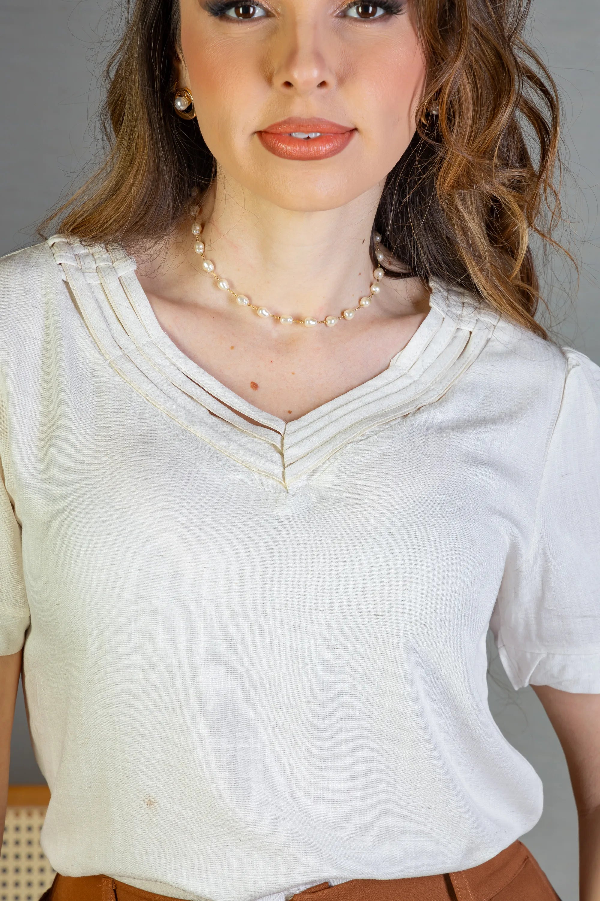 Blusa Manga Curta Detalhe Decote "V" Visco-Linho Marília Off White