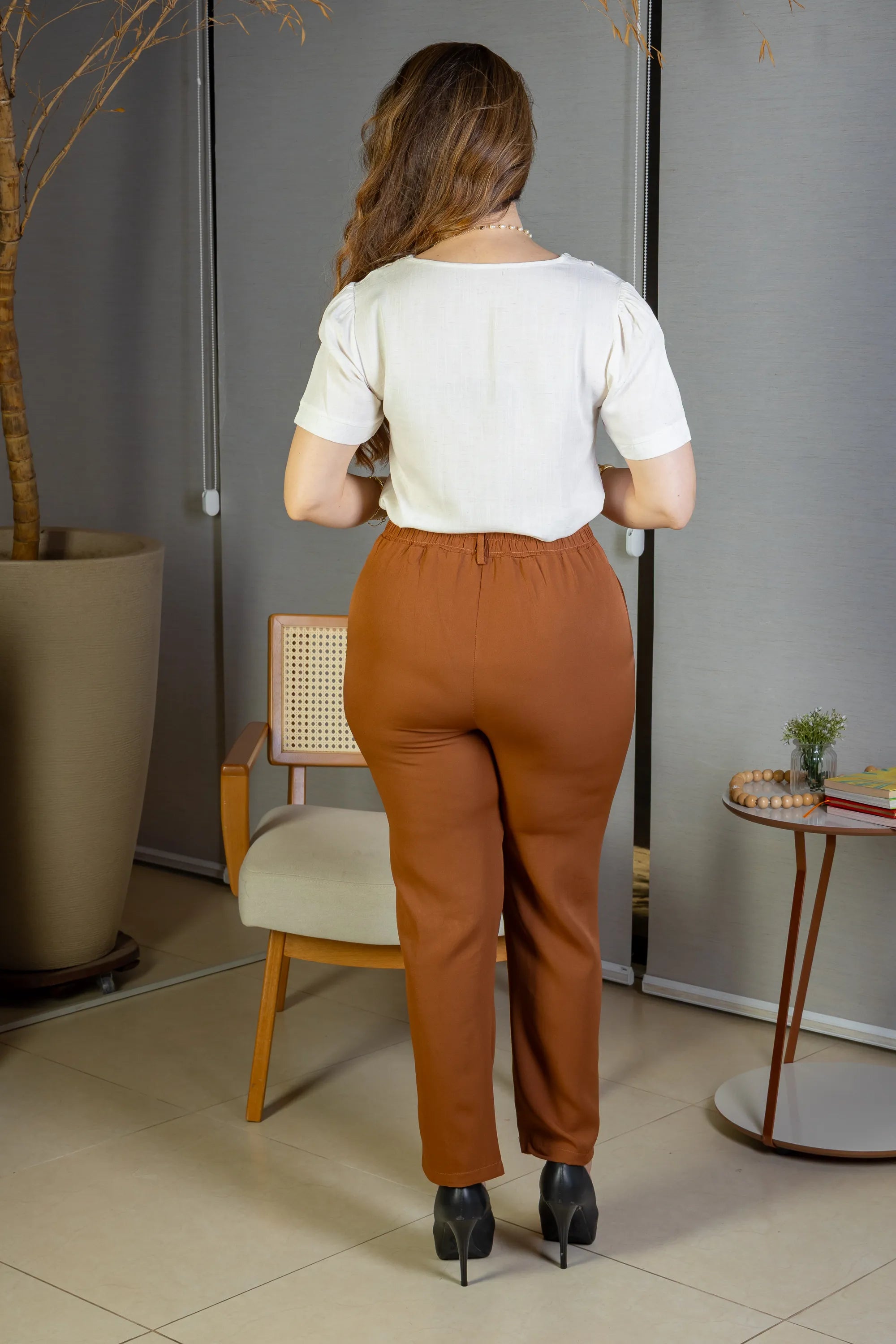 Blusa Manga Curta Detalhe Decote "V" Visco-Linho Marília Off White