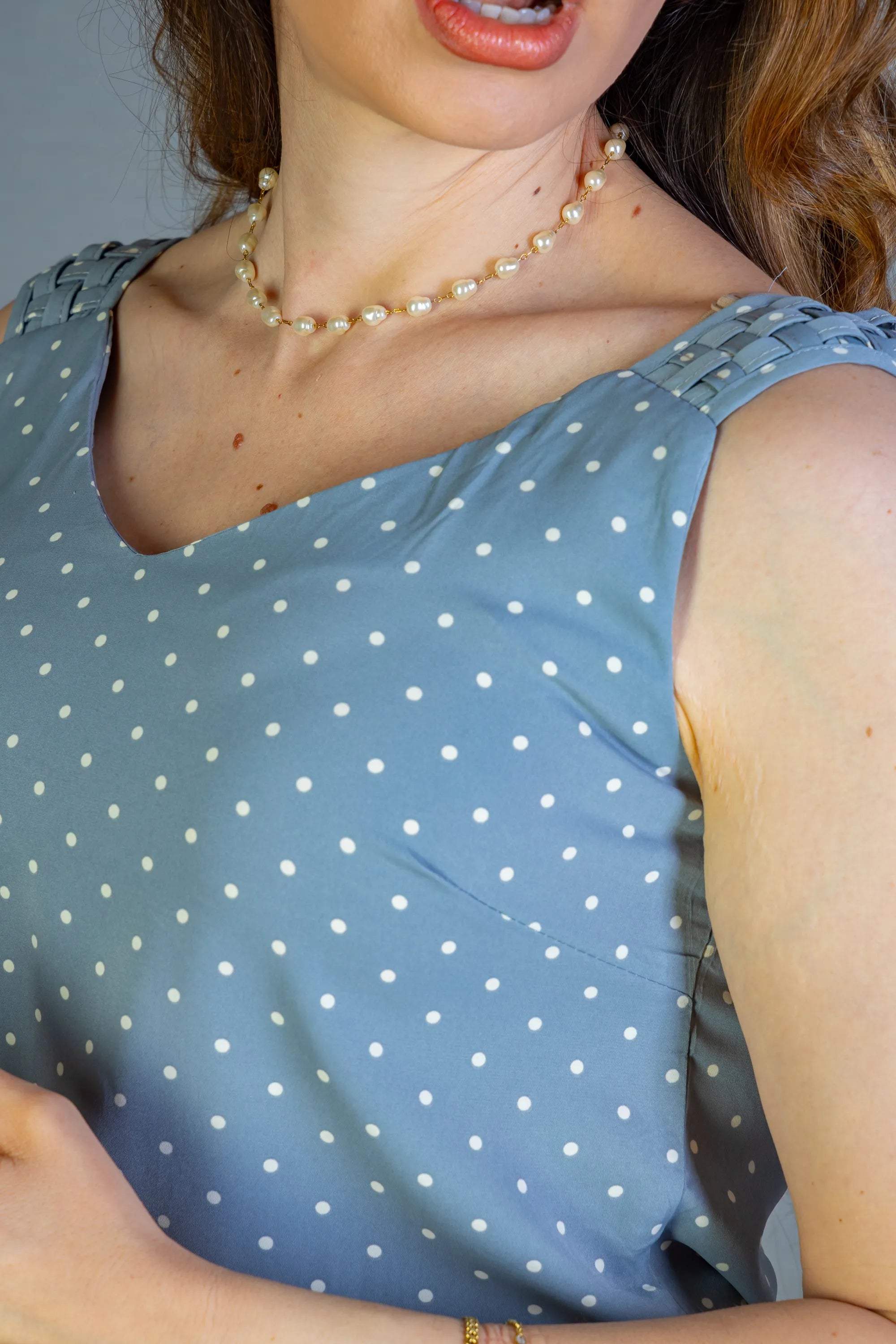 Blusa Regata Detalhe Alça Estampada Poá Crepe Classic Isabel Azul Acinzentado