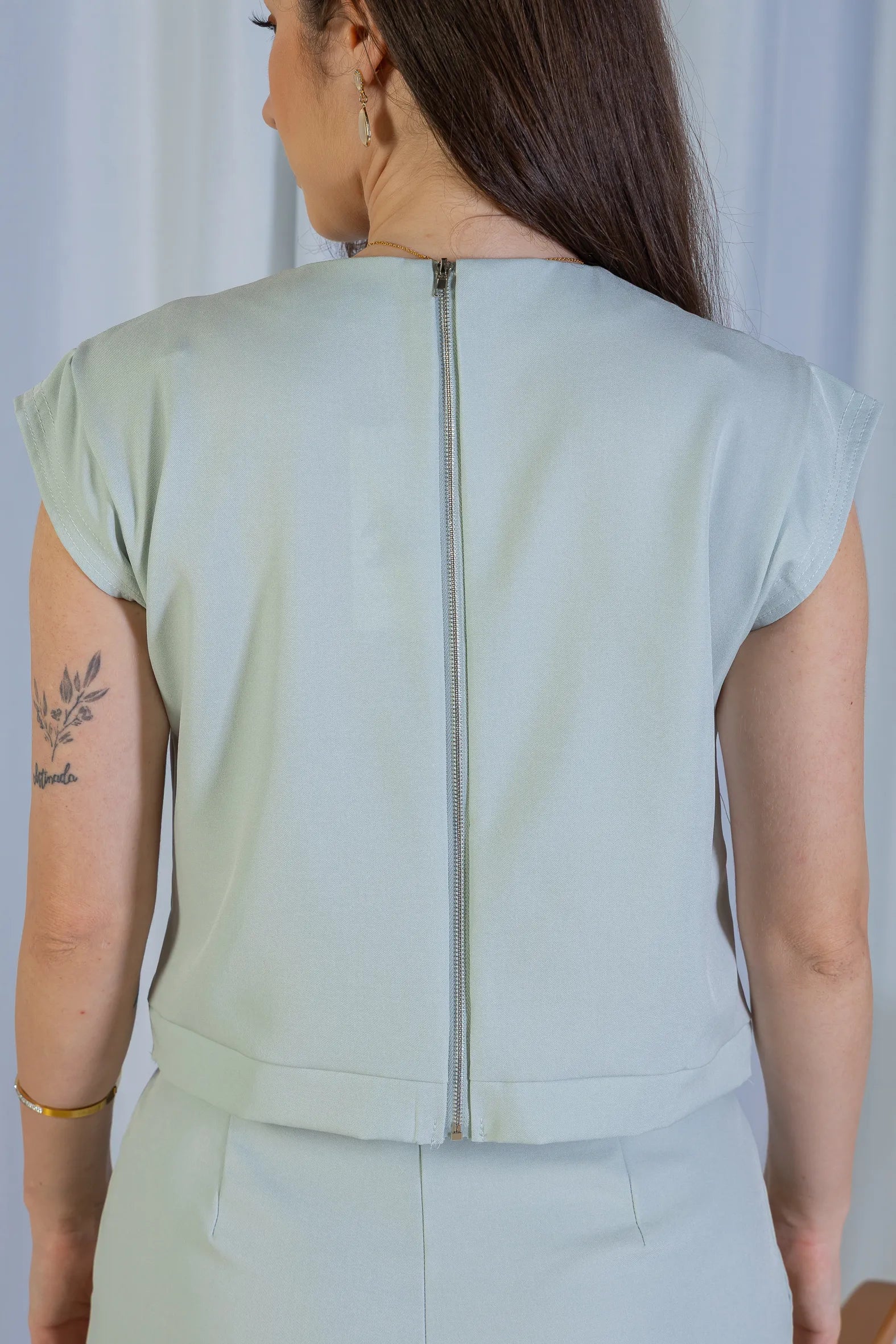 Blusa Manga Curta Detalhe Zíper Urban Fit Sabrina Sato Azul Acinzentado