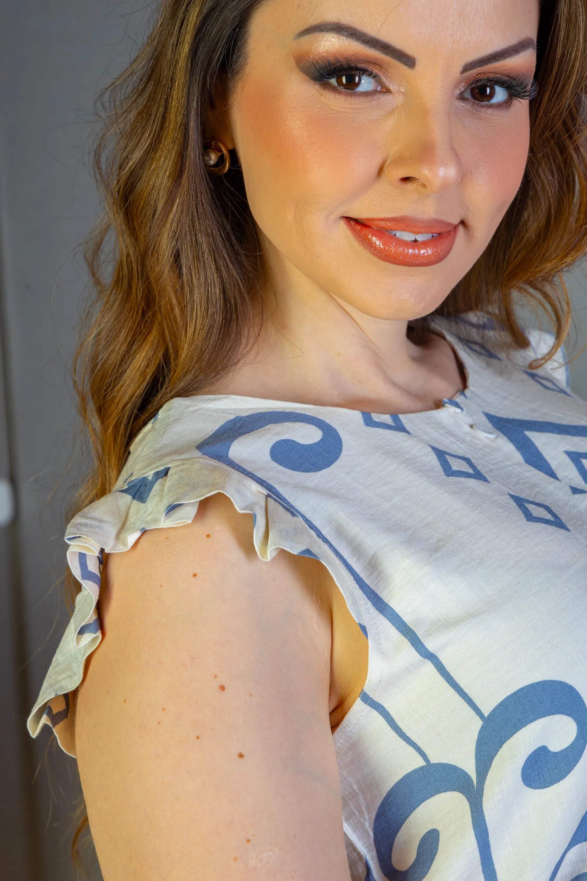 Blusa Regata Babados Sheila Visco Brise Estampada Azul Acinzentado