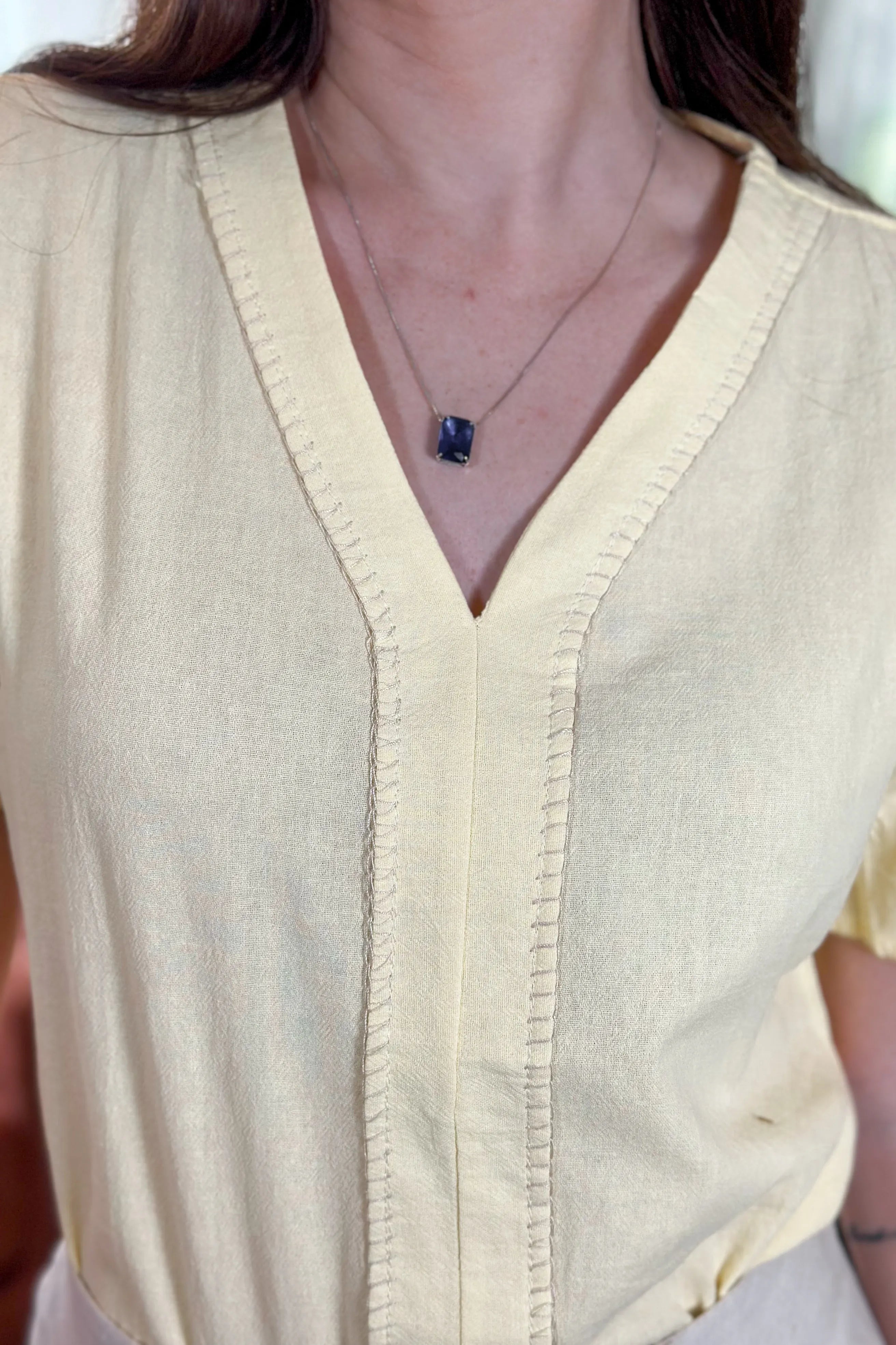 Blusa Manga Curta Cotton Premium Decote "V" Fabiana Amarela