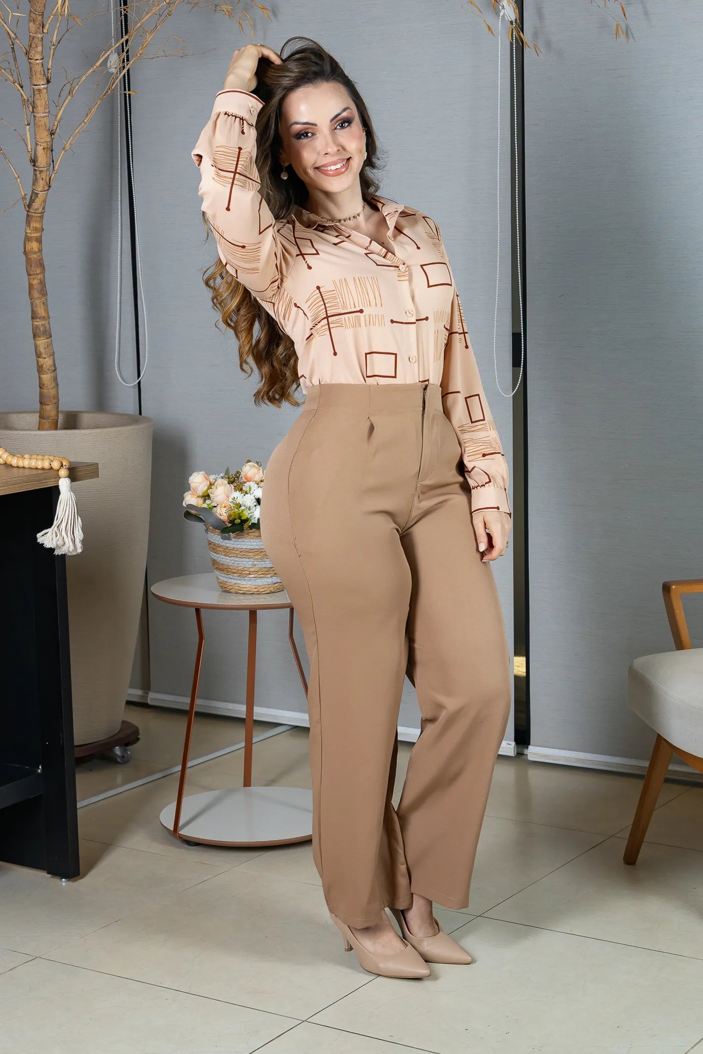 Camisa Manga Longa Crepe Classic Fecho em Botões Estampa Geométrica Sara Rosê