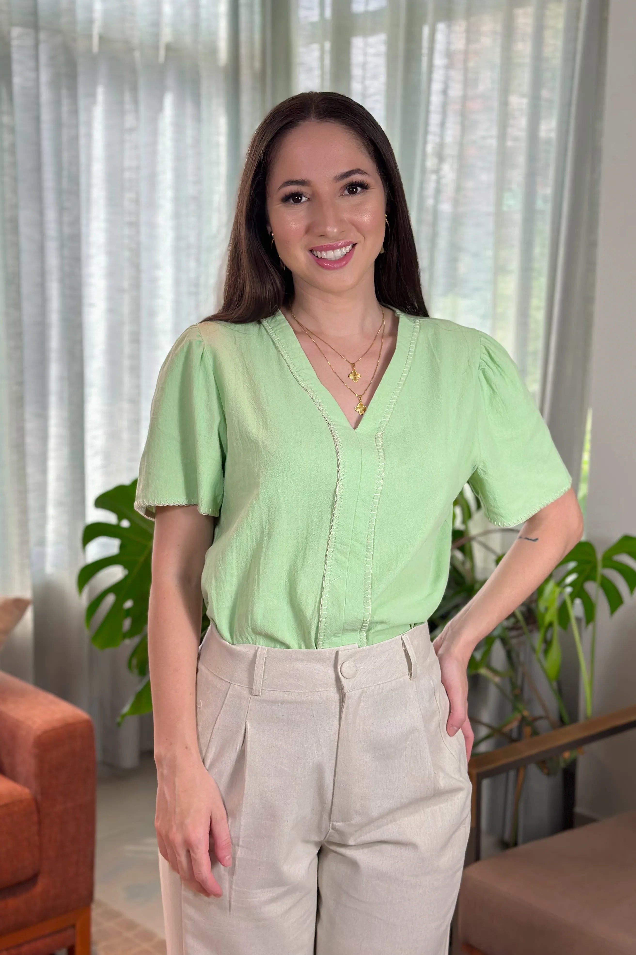 Blusa Manga Curta Cotton Premium Decote "V" Fabiana Verde