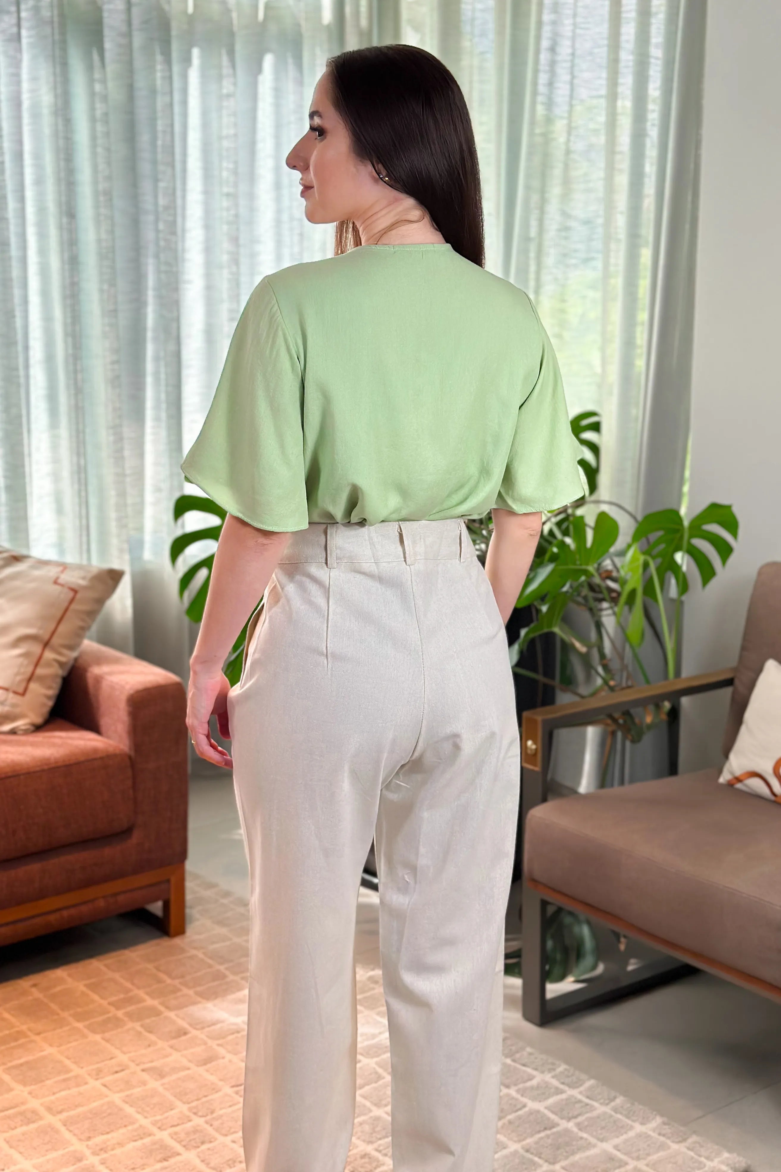 Blusa Em Visco Soft Recorte Frontal Detalhe Botões Josy Verde