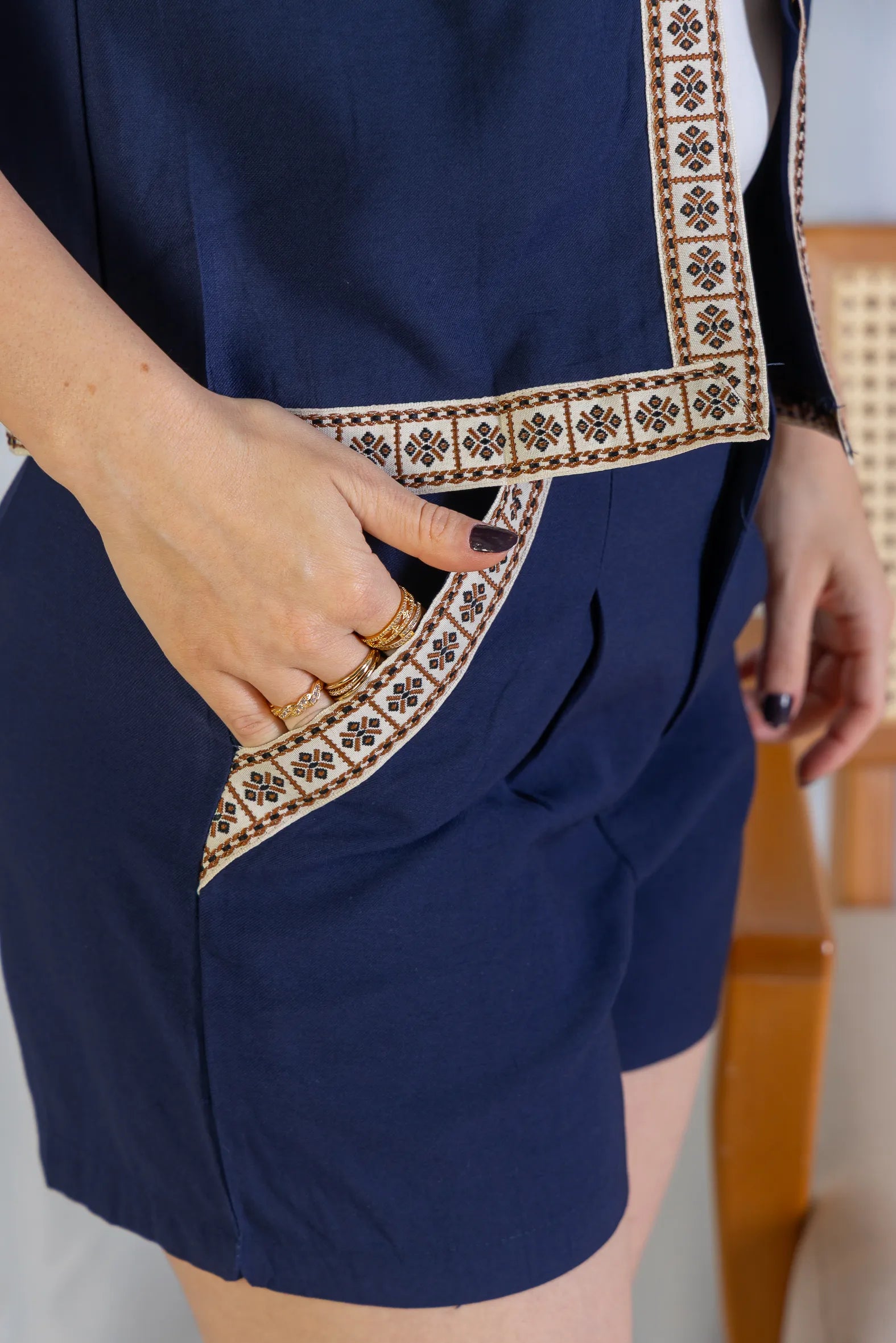 Shorts Detalhe Bolsos Cotton Maju Coutinho Azul Marinho