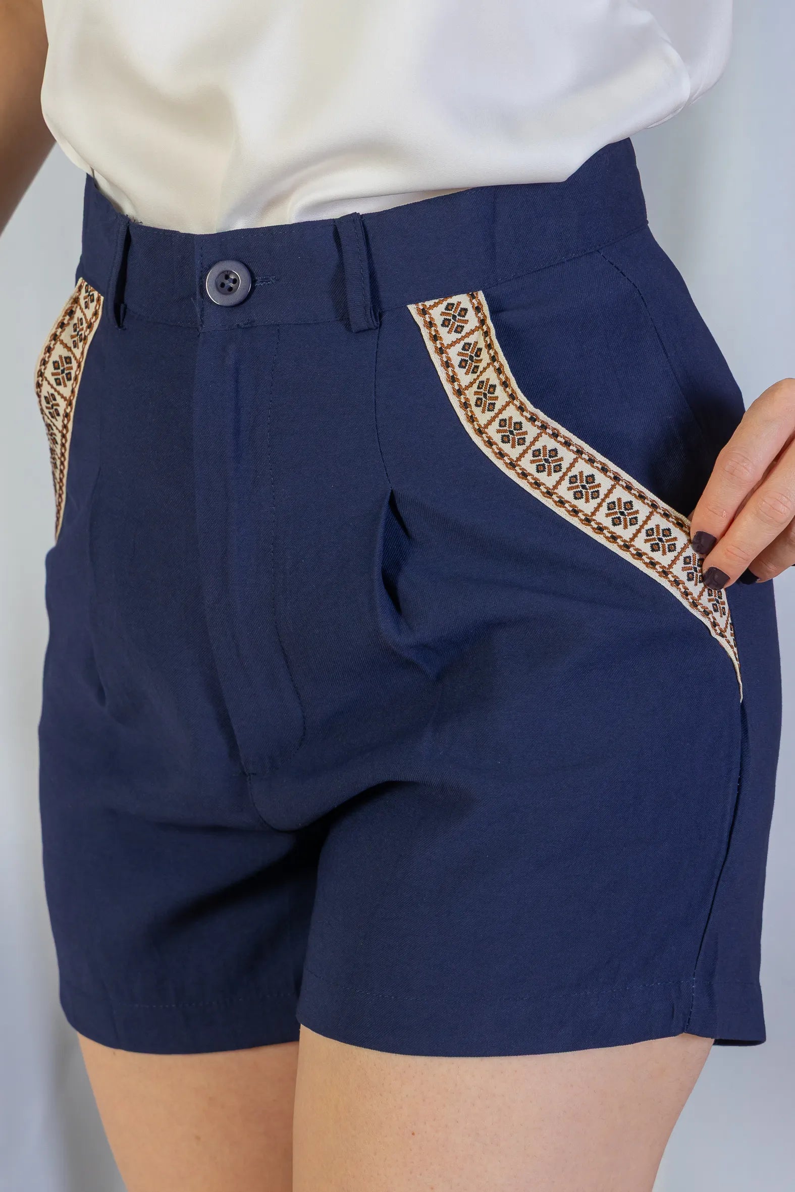 Shorts Detalhe Bolsos Cotton Maju Coutinho Azul Marinho