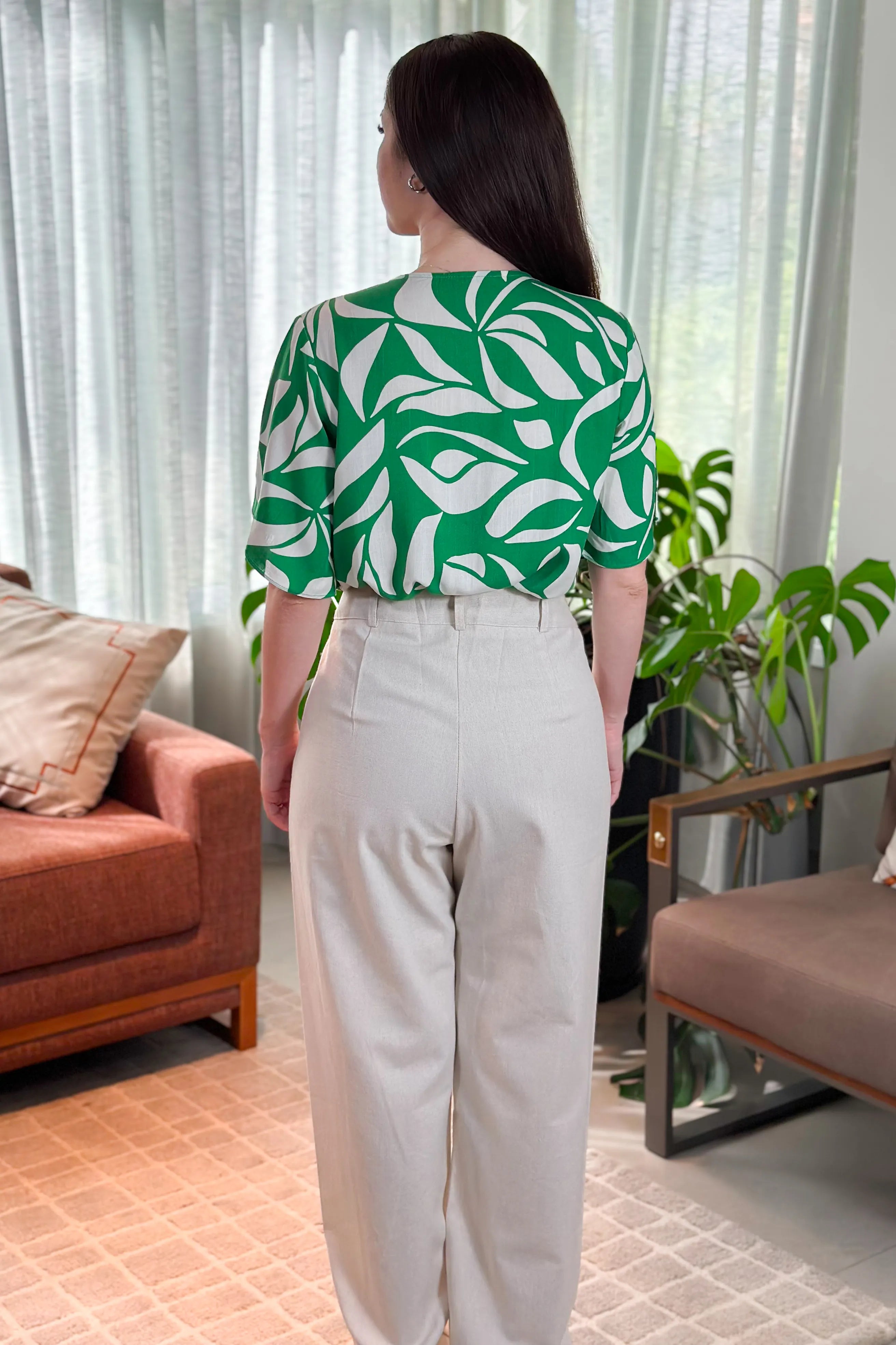 Blusa Em Visco Soft Recorte Frontal Detalhe Botões Josy Estampada Verde