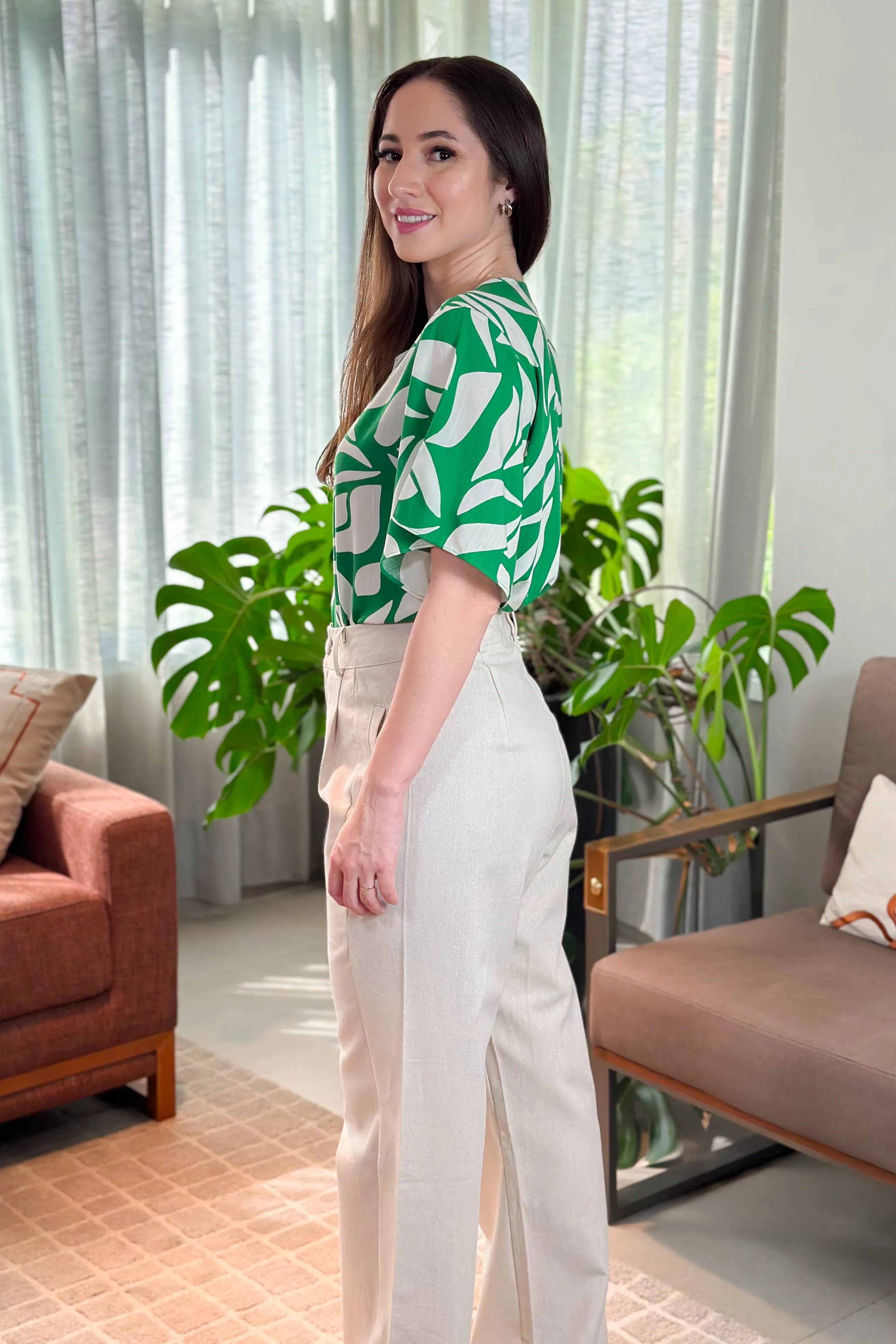 Blusa Em Visco Soft Recorte Frontal Detalhe Botões Josy Estampada Verde