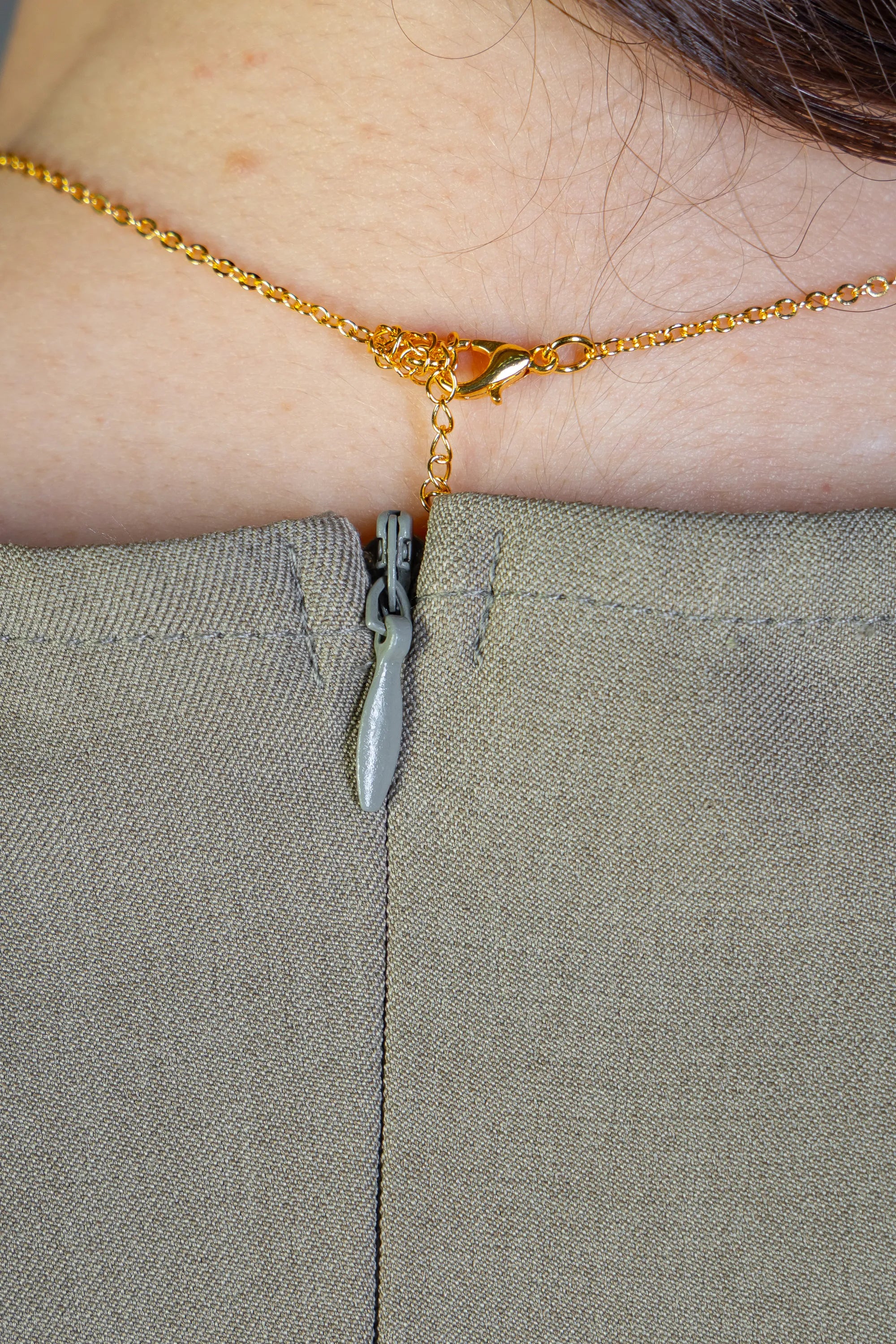 Vestido Decote "V" Regata Detalhe Cinto Soft Elegance Malu Verde