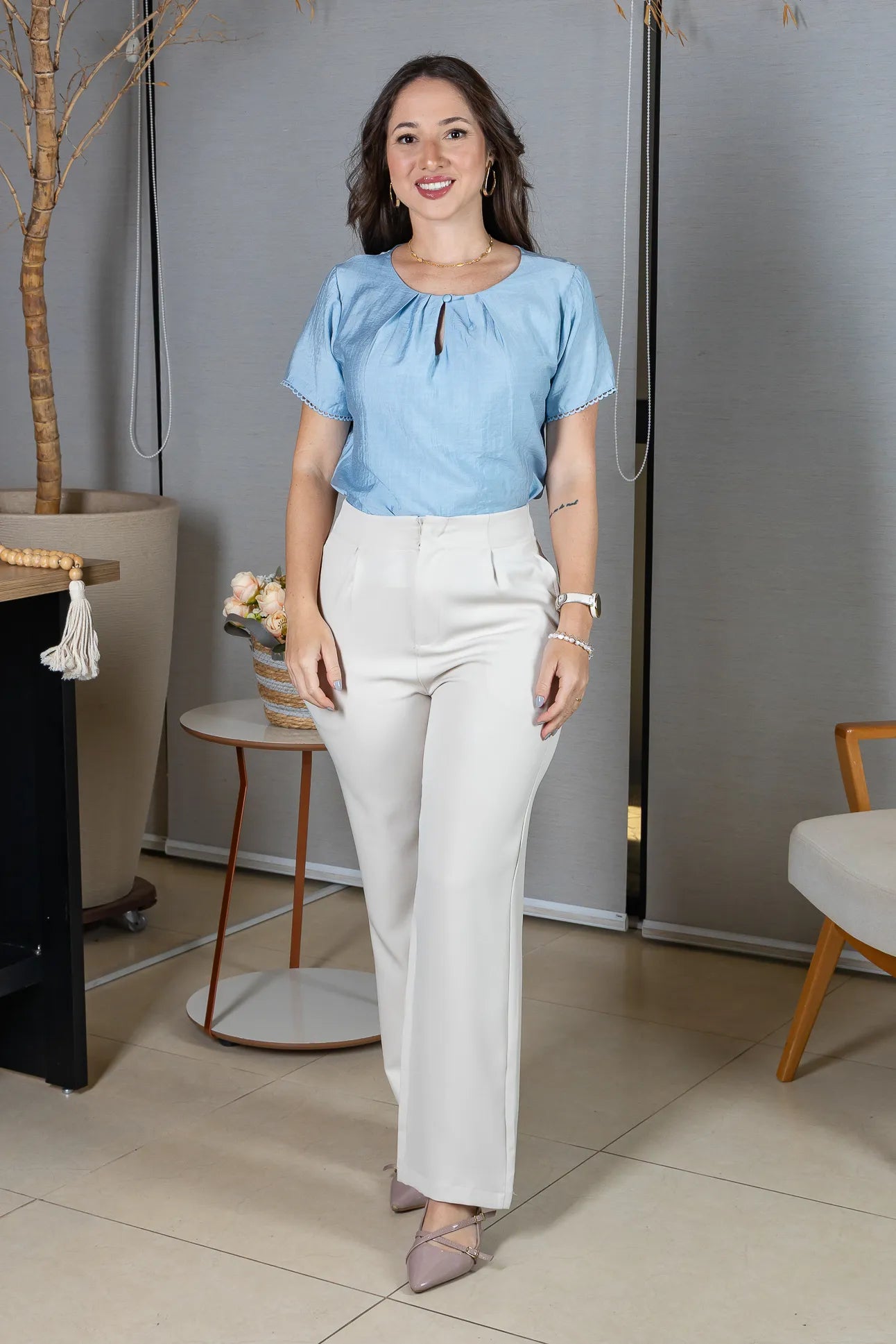 Blusa Manga Curta em Crepe Comfort Decote em Gota e Pregas Mariele Azul