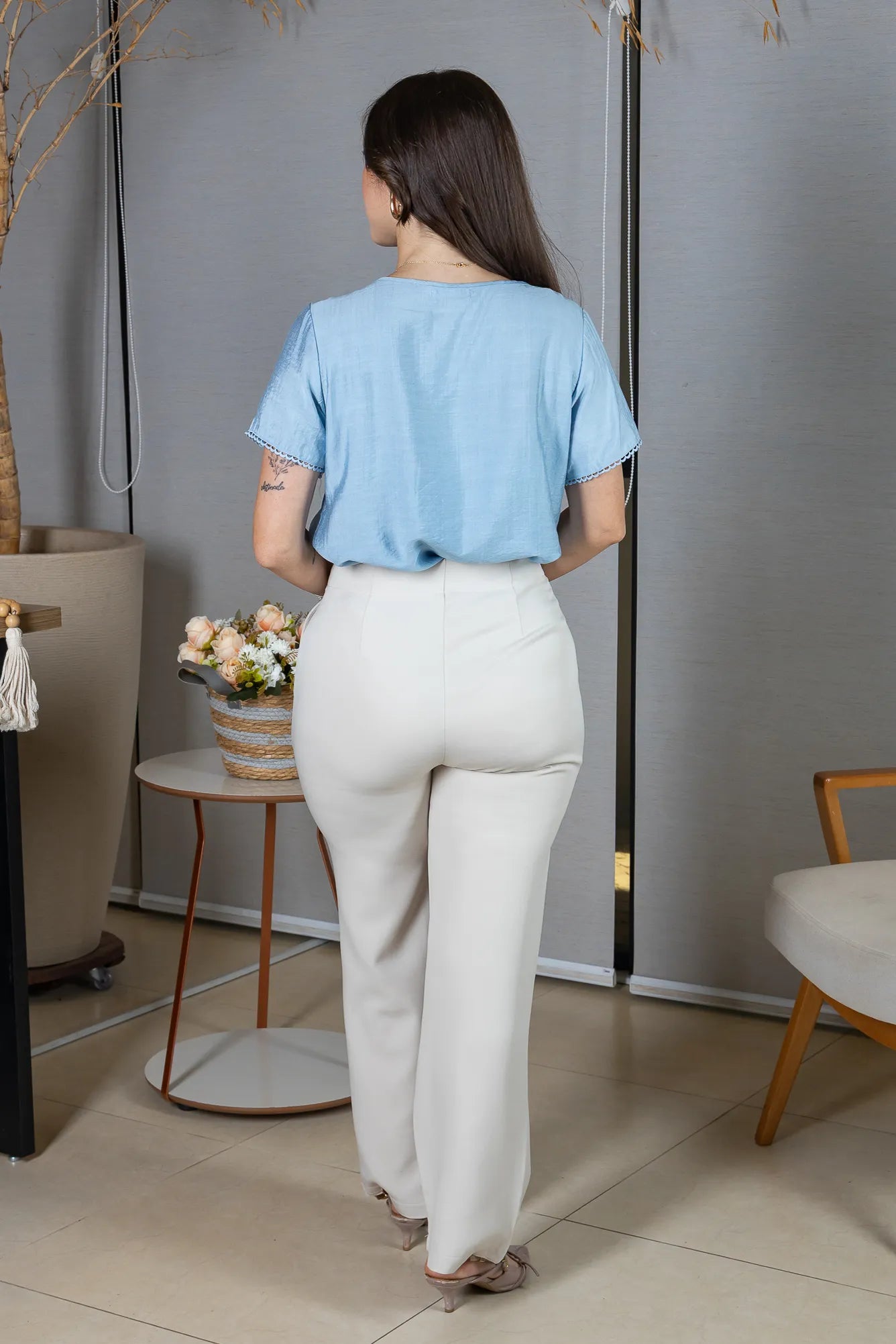 Blusa Manga Curta em Crepe Comfort Decote em Gota e Pregas Mariele Azul