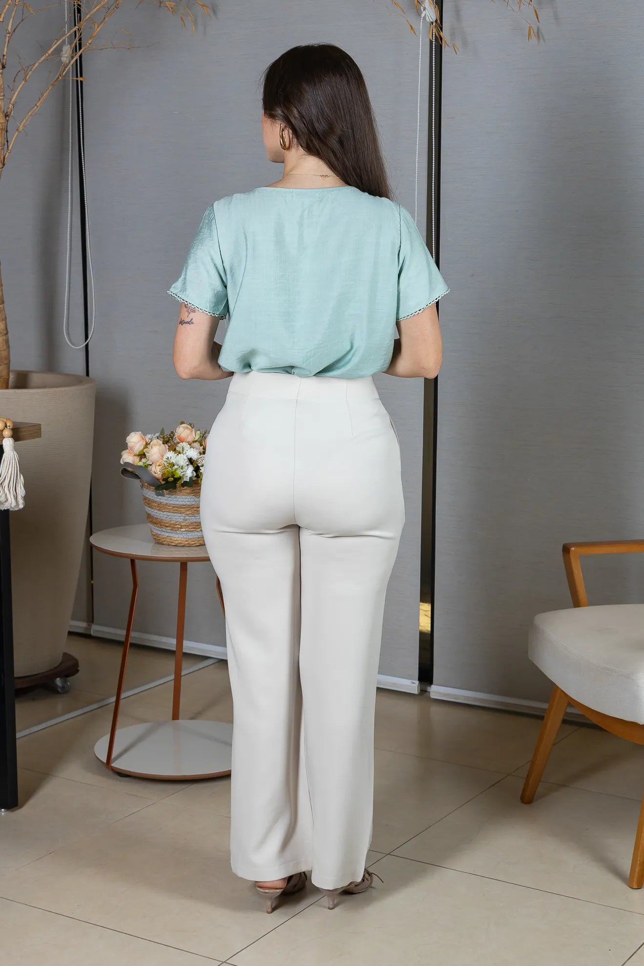 Blusa Manga Curta em Crepe Comfort Decote em Gota e Pregas Mariele Verde