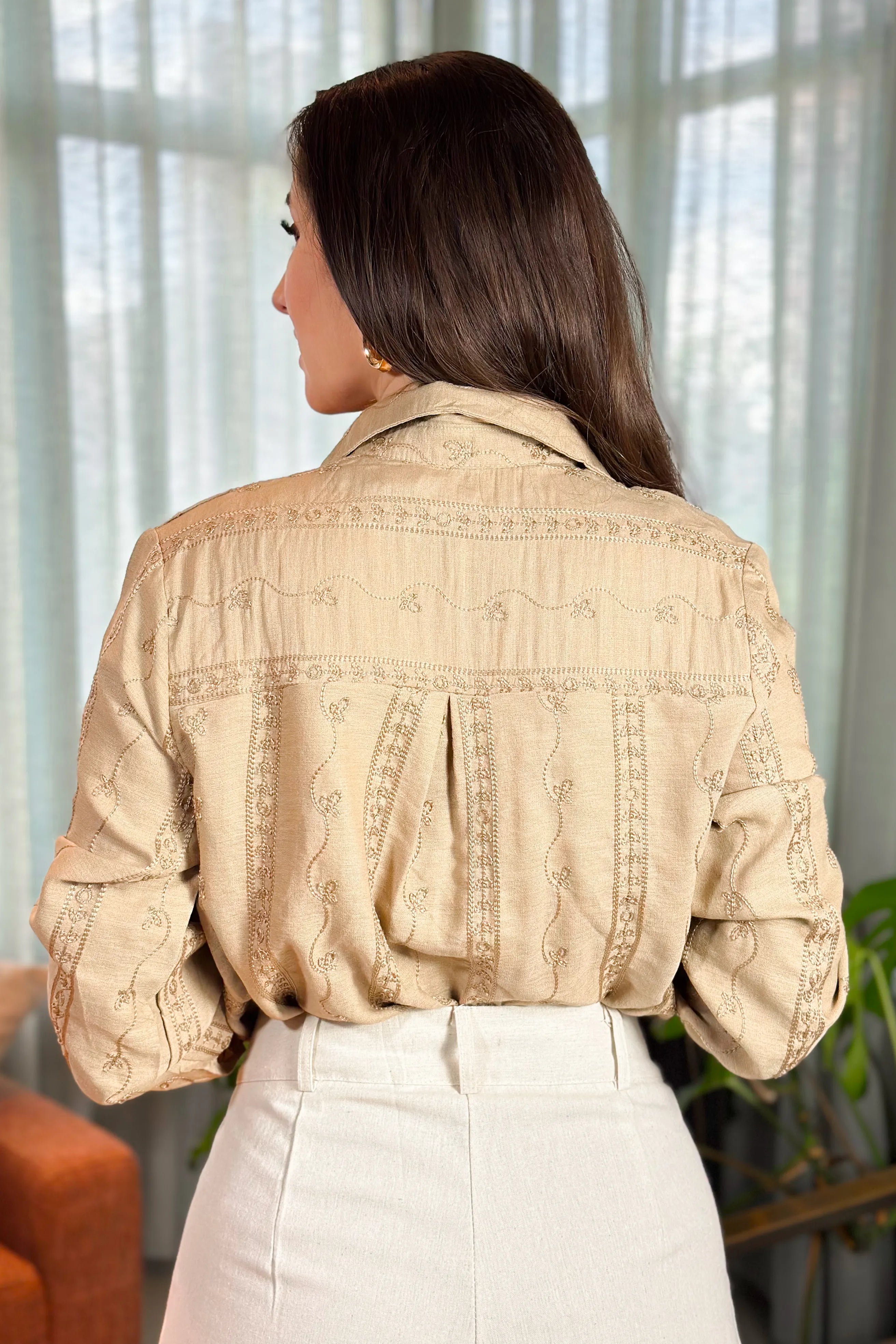 Blusa Manga Longa Pure Cotton Detalhe Bordado Elza Bege