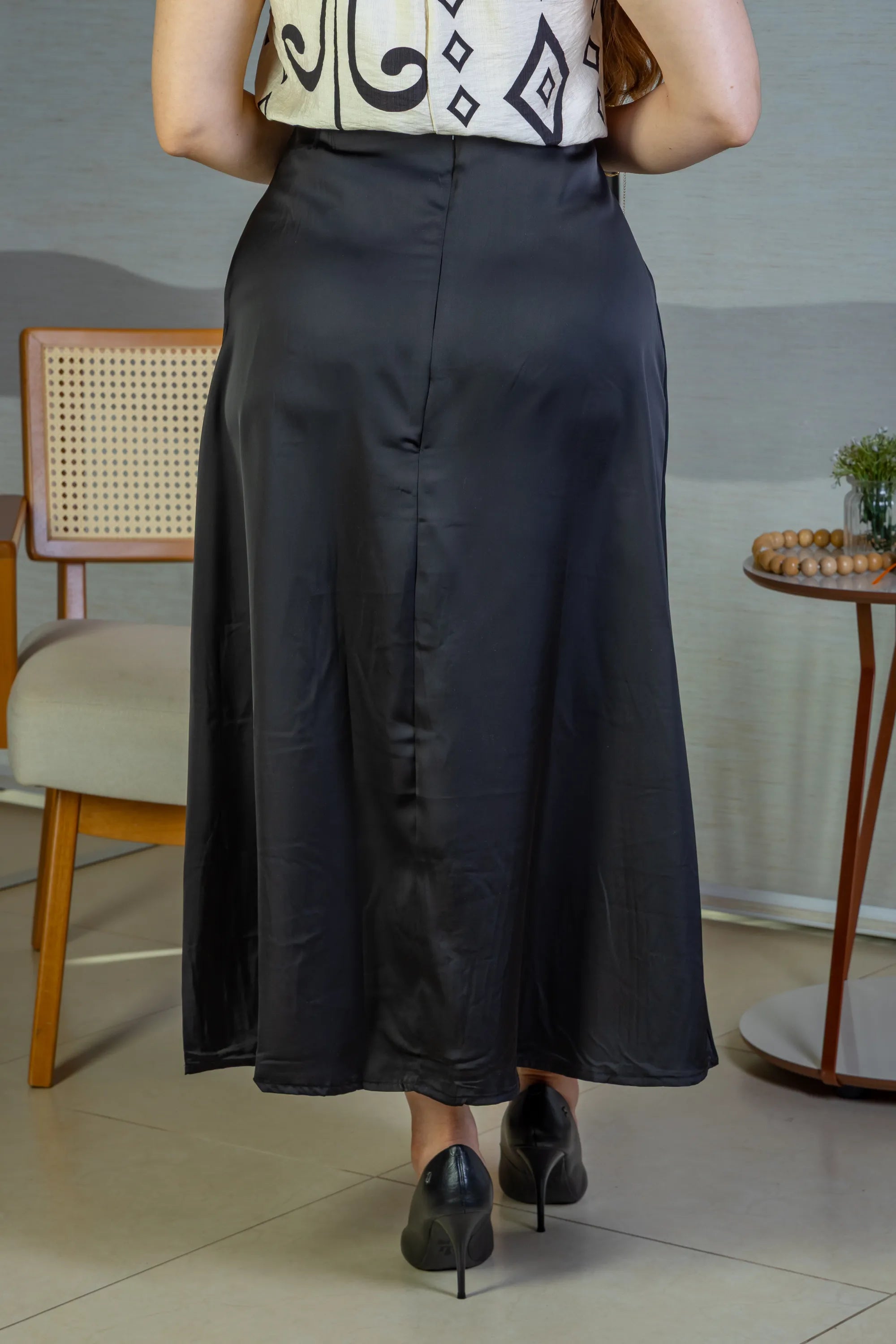 Saia Midi Lisa Sat Mix Magda Preta