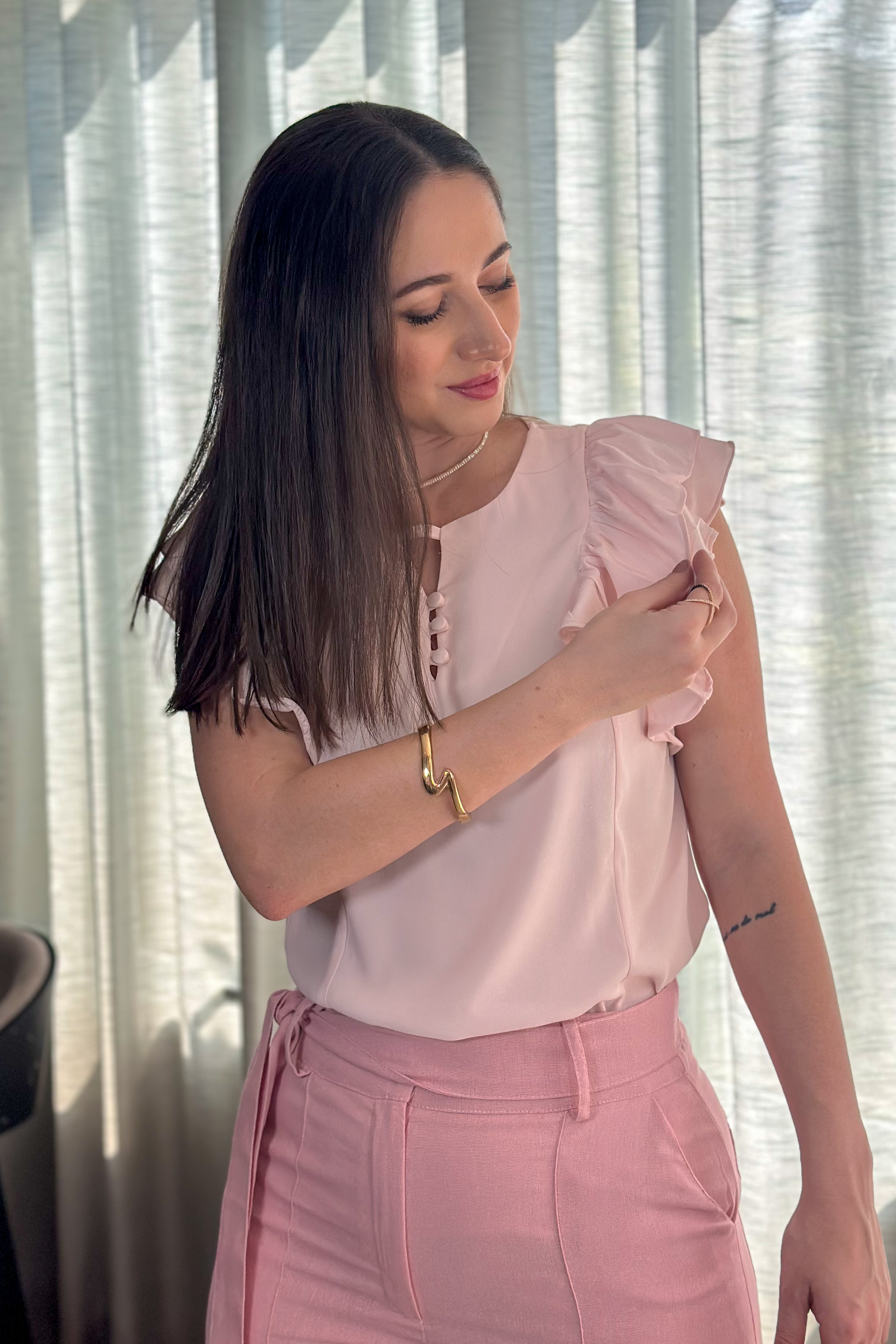 Blusa Decote "V" Babados Manga Ariane Rosa