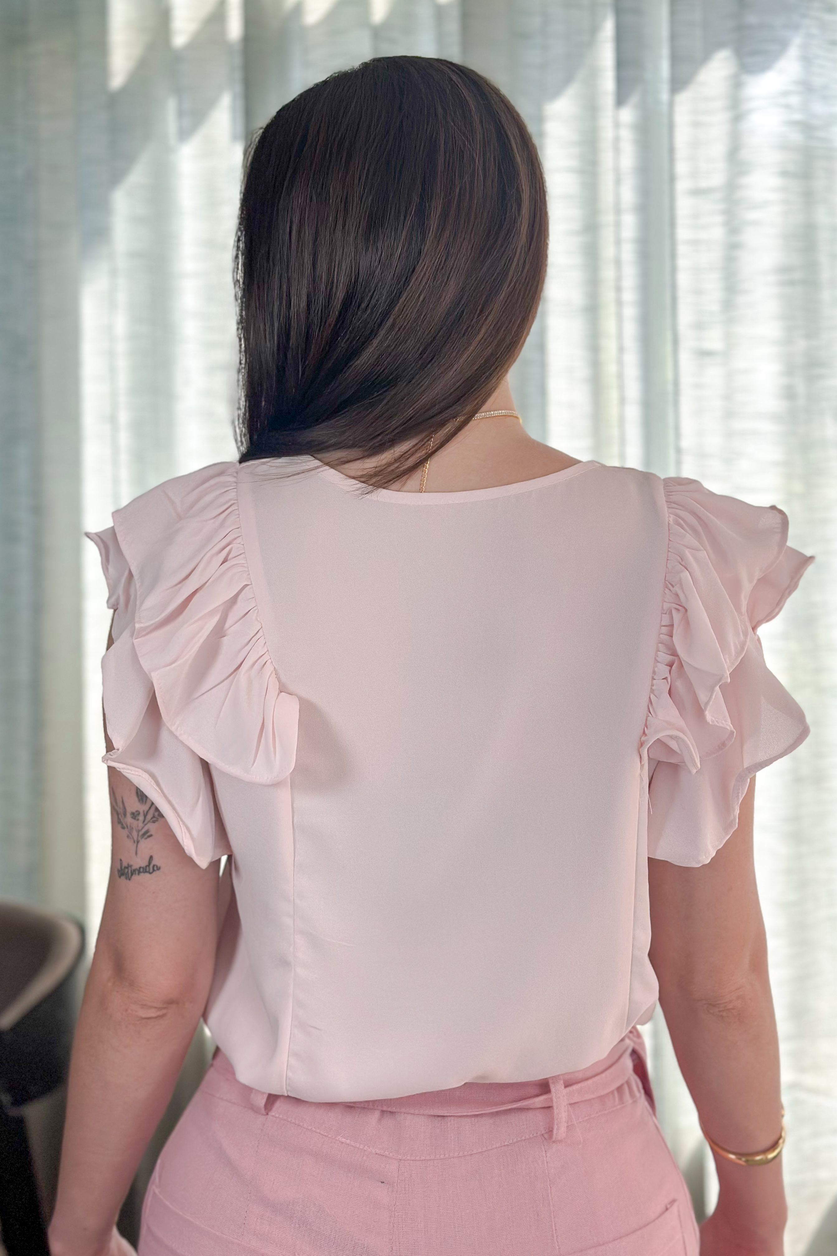 Blusa Decote "V" Babados Manga Ariane Rosa