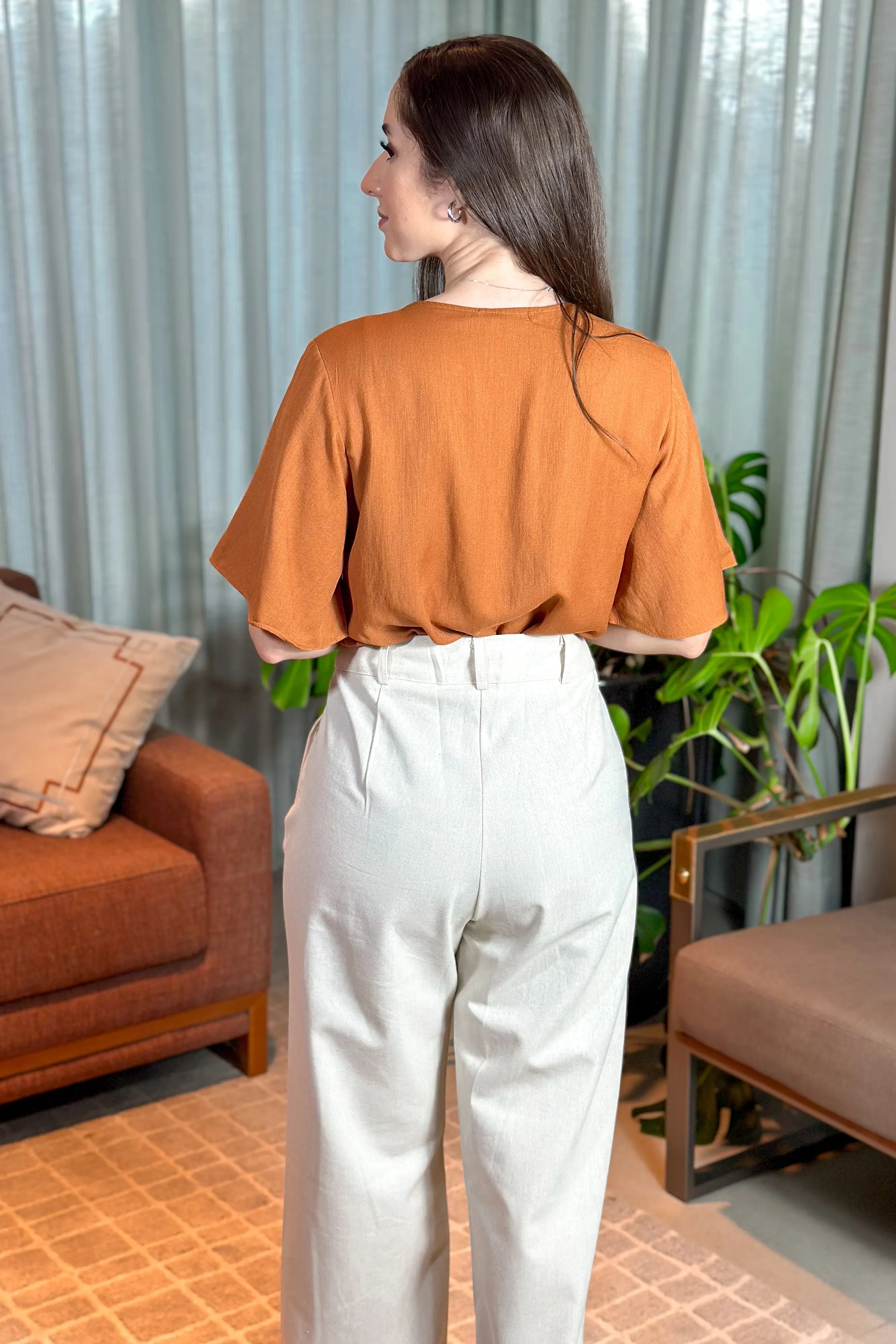 Blusa Em Visco Soft Recorte Frontal Detalhe Botões Josy Marrom