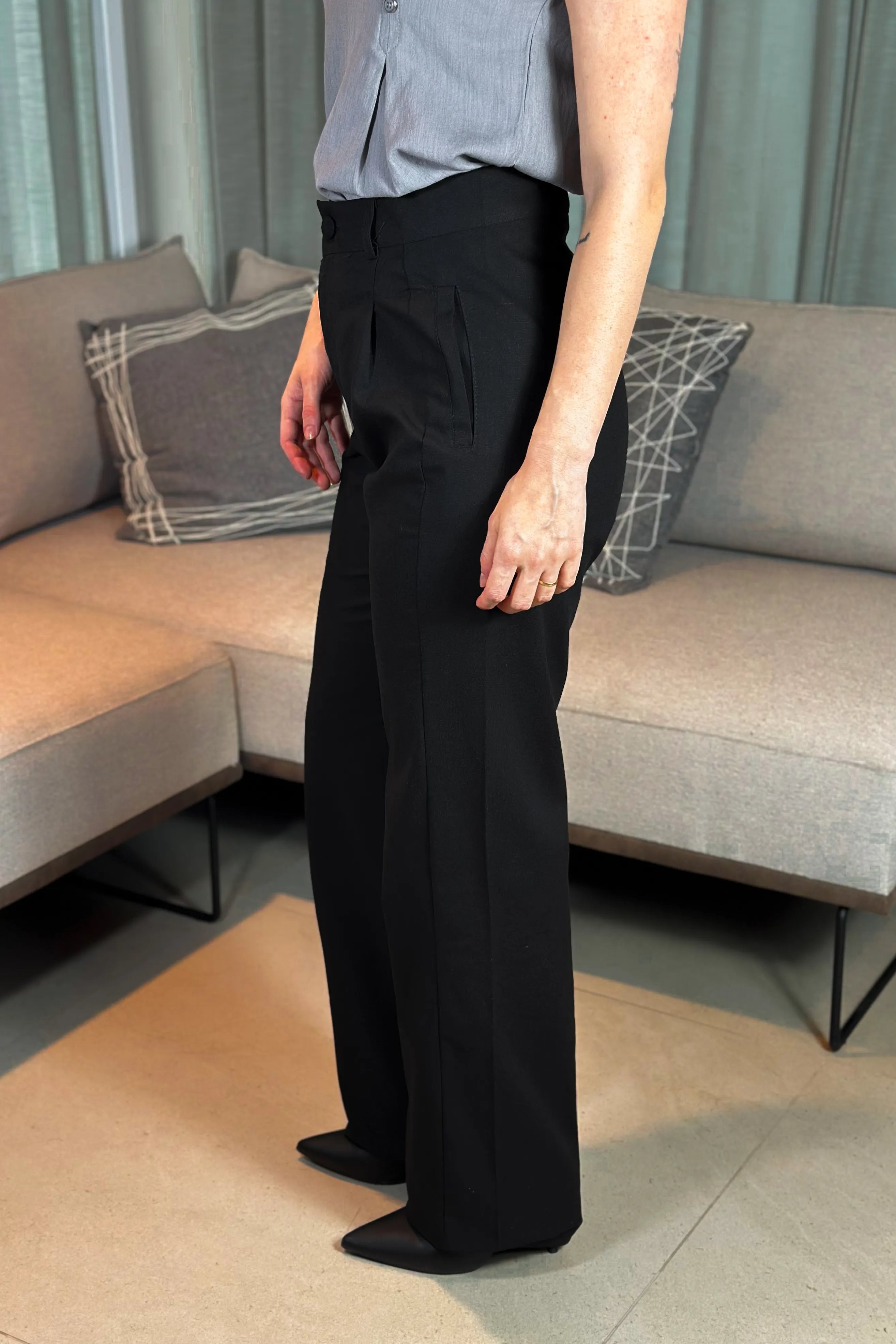 Calça Corte Reto Em Linho Soft Noemi Preta