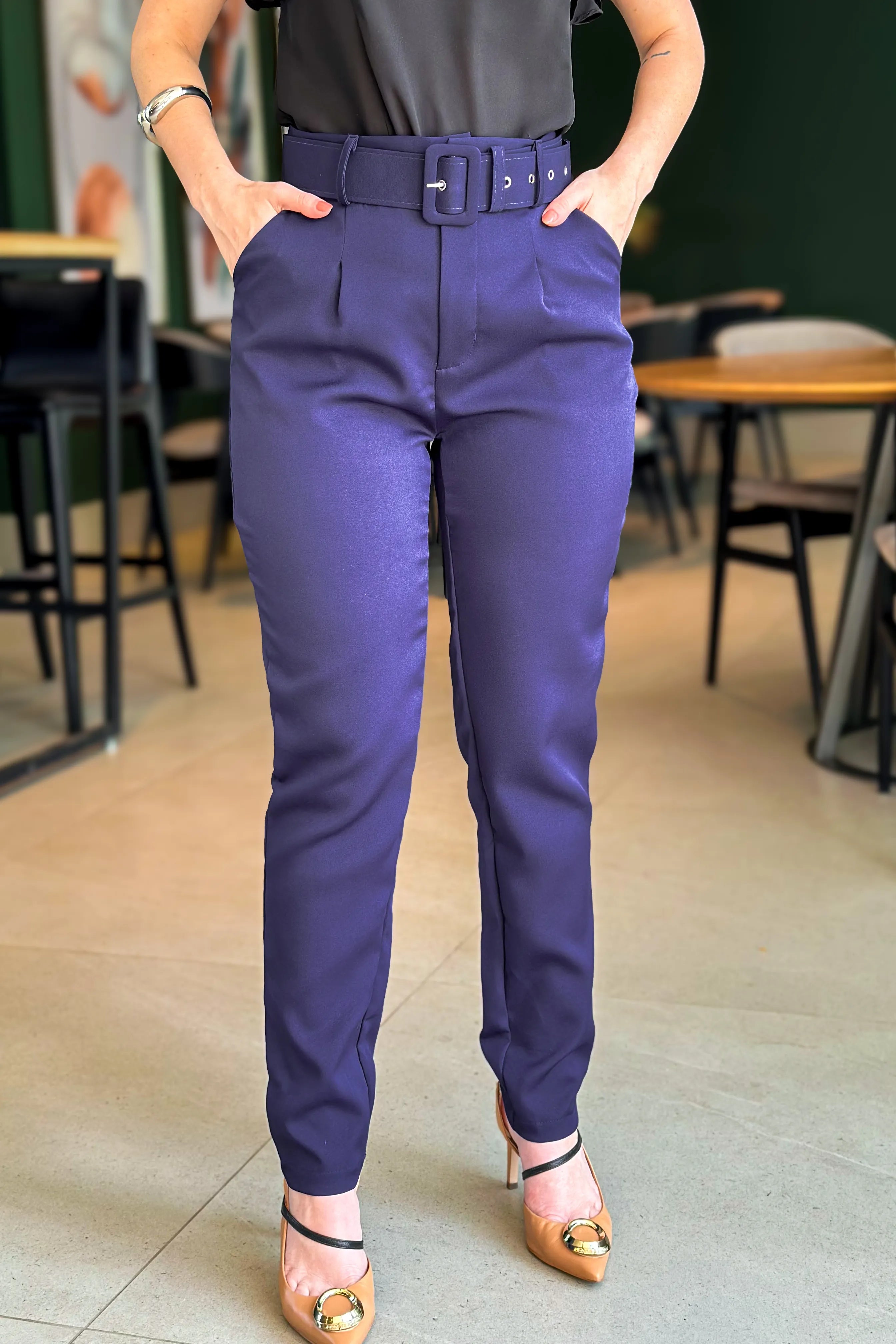 Calça Cinto Encapado Cenoura Azul Marinho